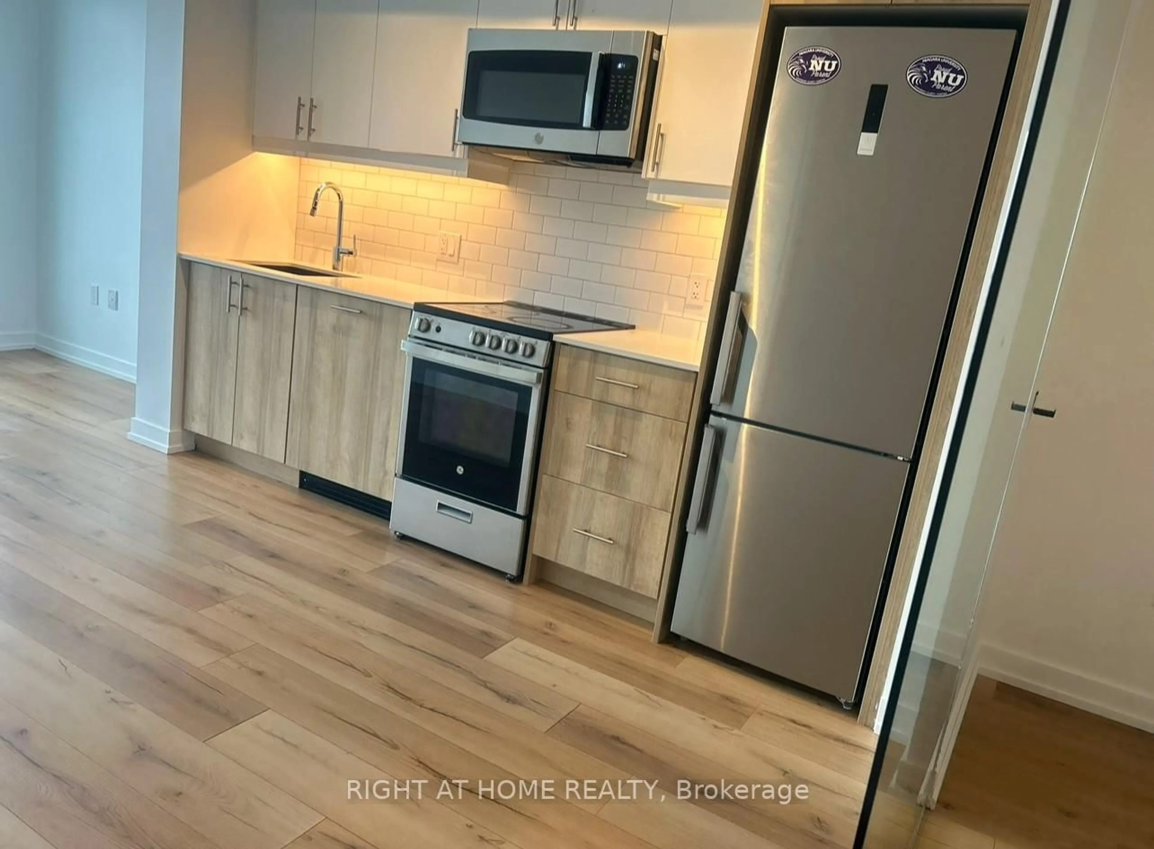 Standard kitchen, wood/laminate floor for 1195 The Queensway #704, Toronto Ontario M8Z 0H1