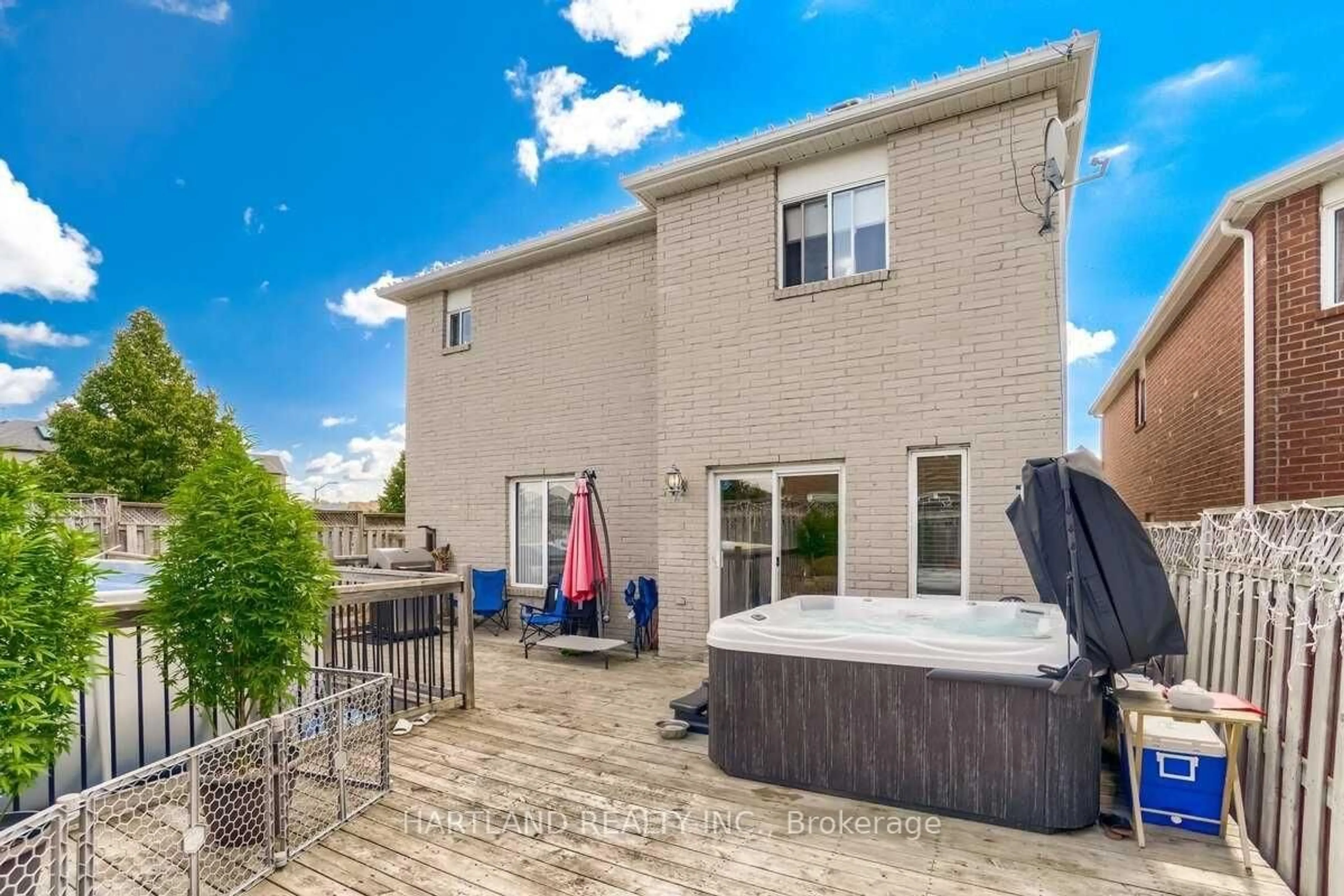 Patio, street for 476 Jay Cres, Orangeville Ontario L9W 4Y8