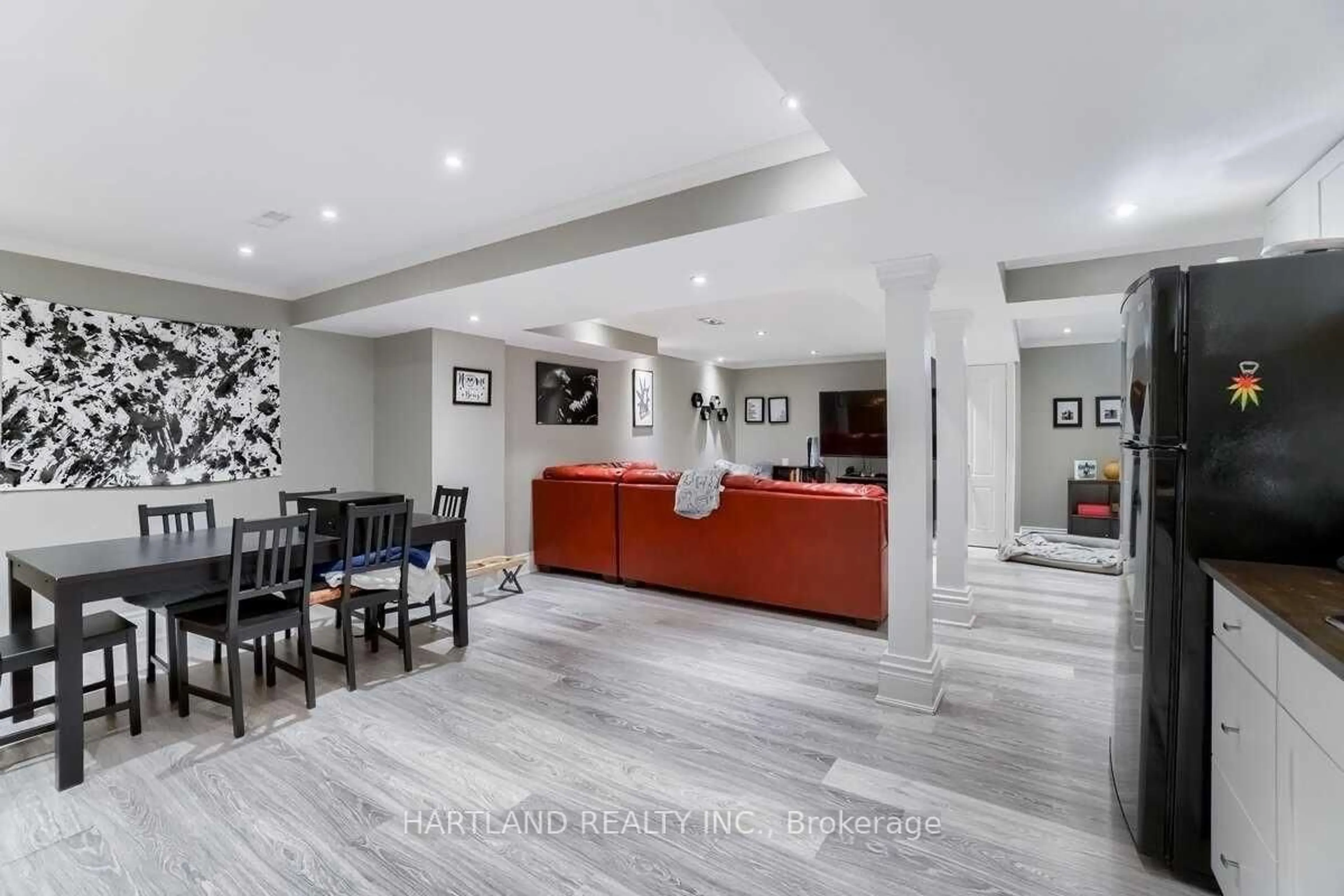 Open concept kitchen, ceramic/tile floor for 476 Jay Cres, Orangeville Ontario L9W 4Y8