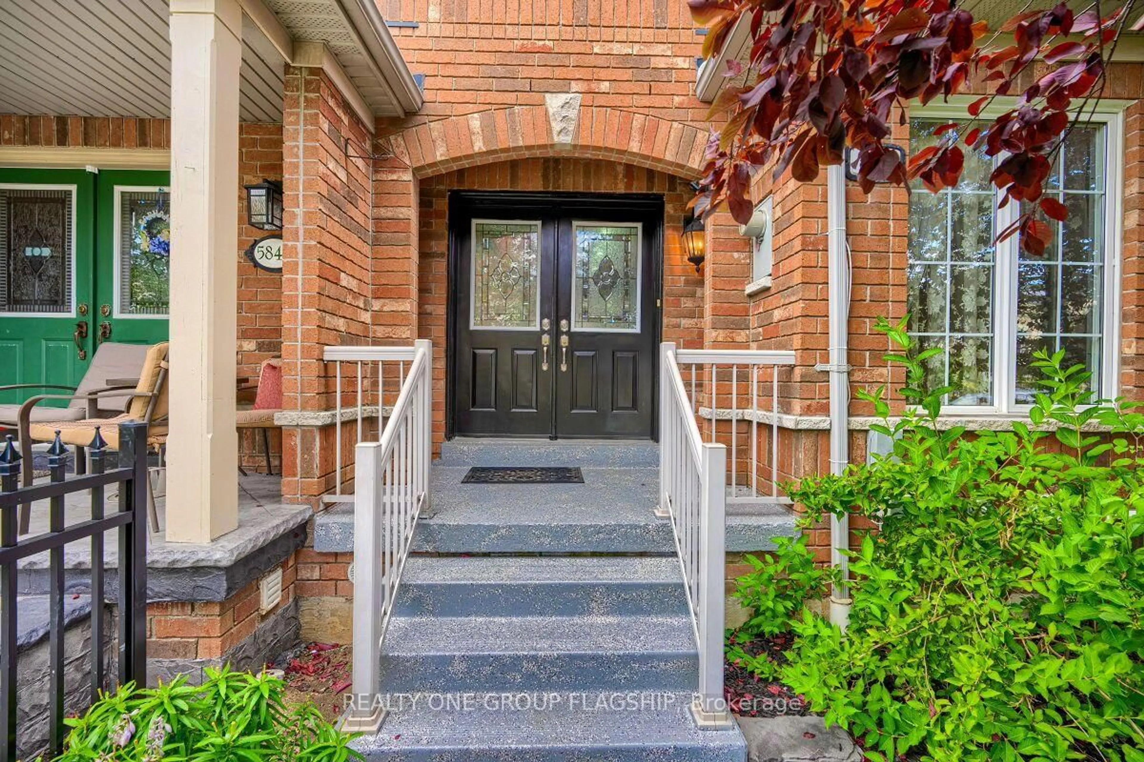 Indoor entryway for 5846 Tenth Line, Mississauga Ontario L5M 6V3