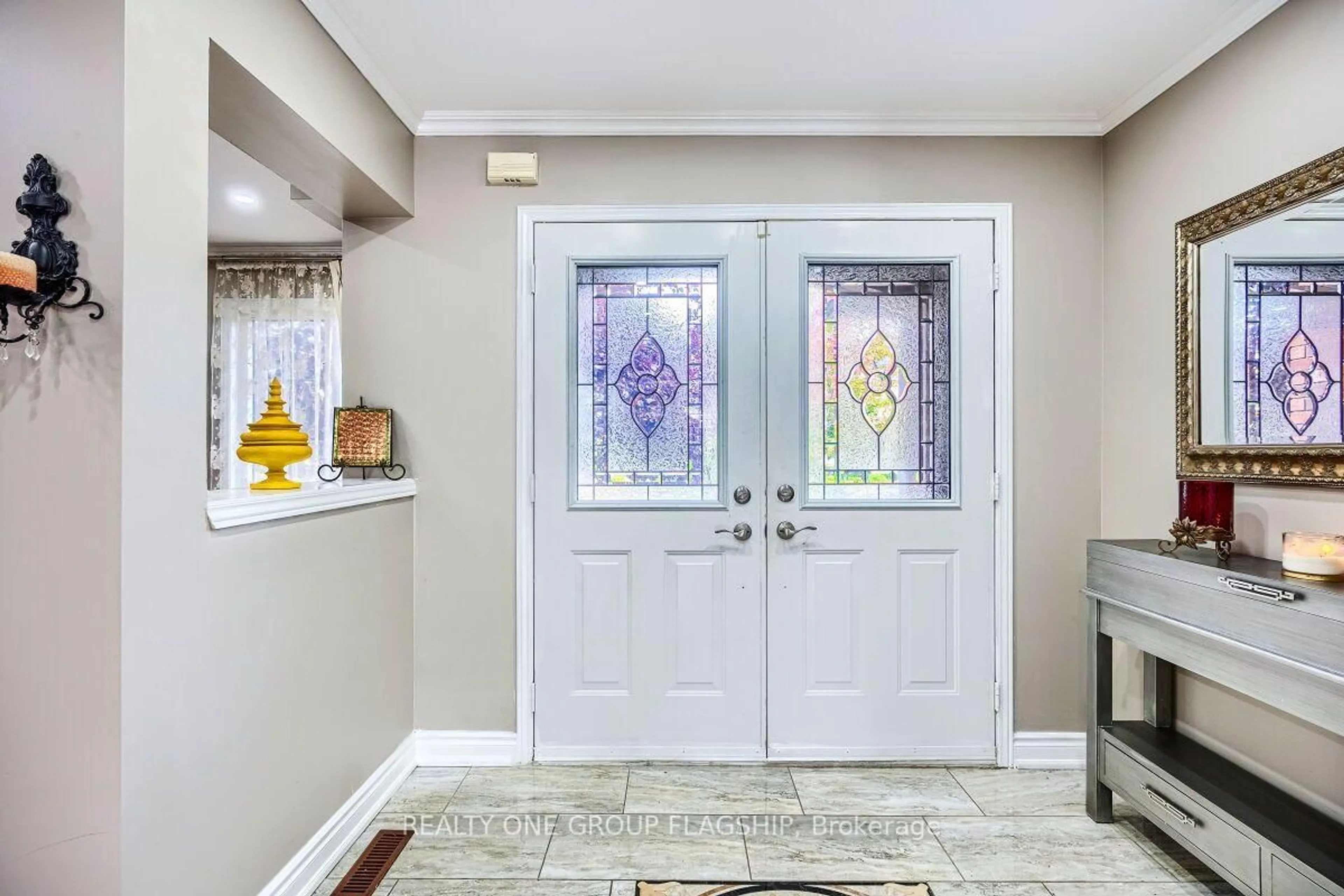 Indoor entryway for 5846 Tenth Line, Mississauga Ontario L5M 6V3
