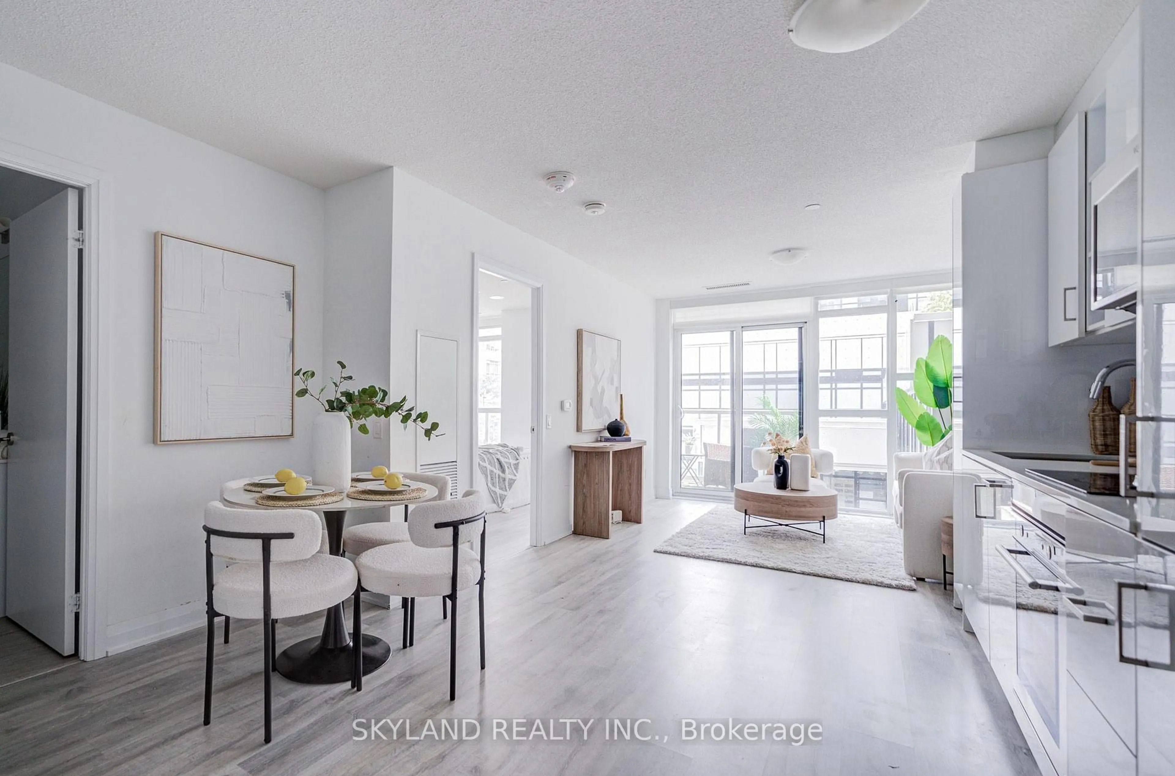 Unknown for 251 Manitoba St #205, Toronto Ontario M8Y 0C7