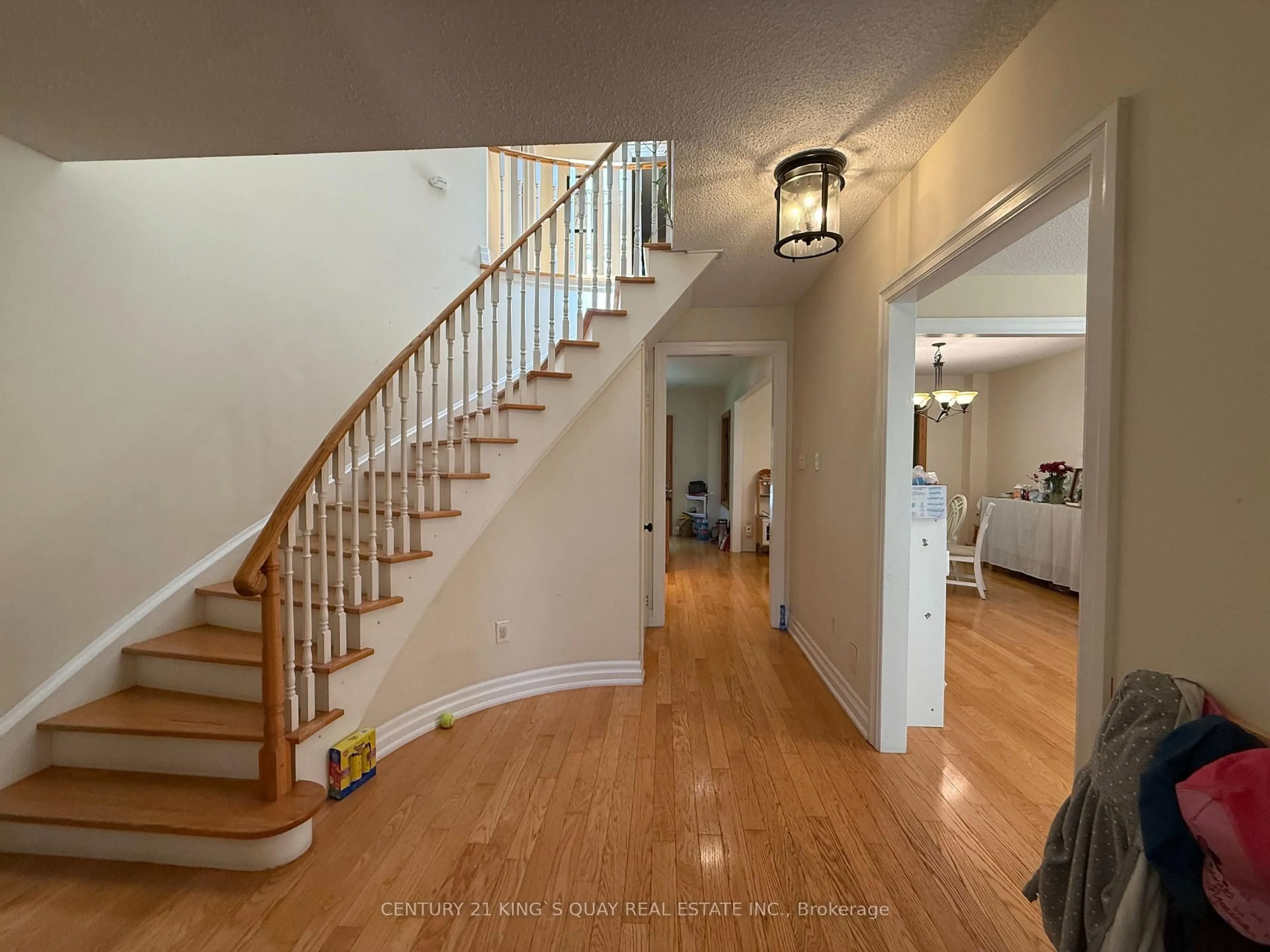 Indoor foyer for 412 Freeman Cres, Oakville Ontario L6H 4R3