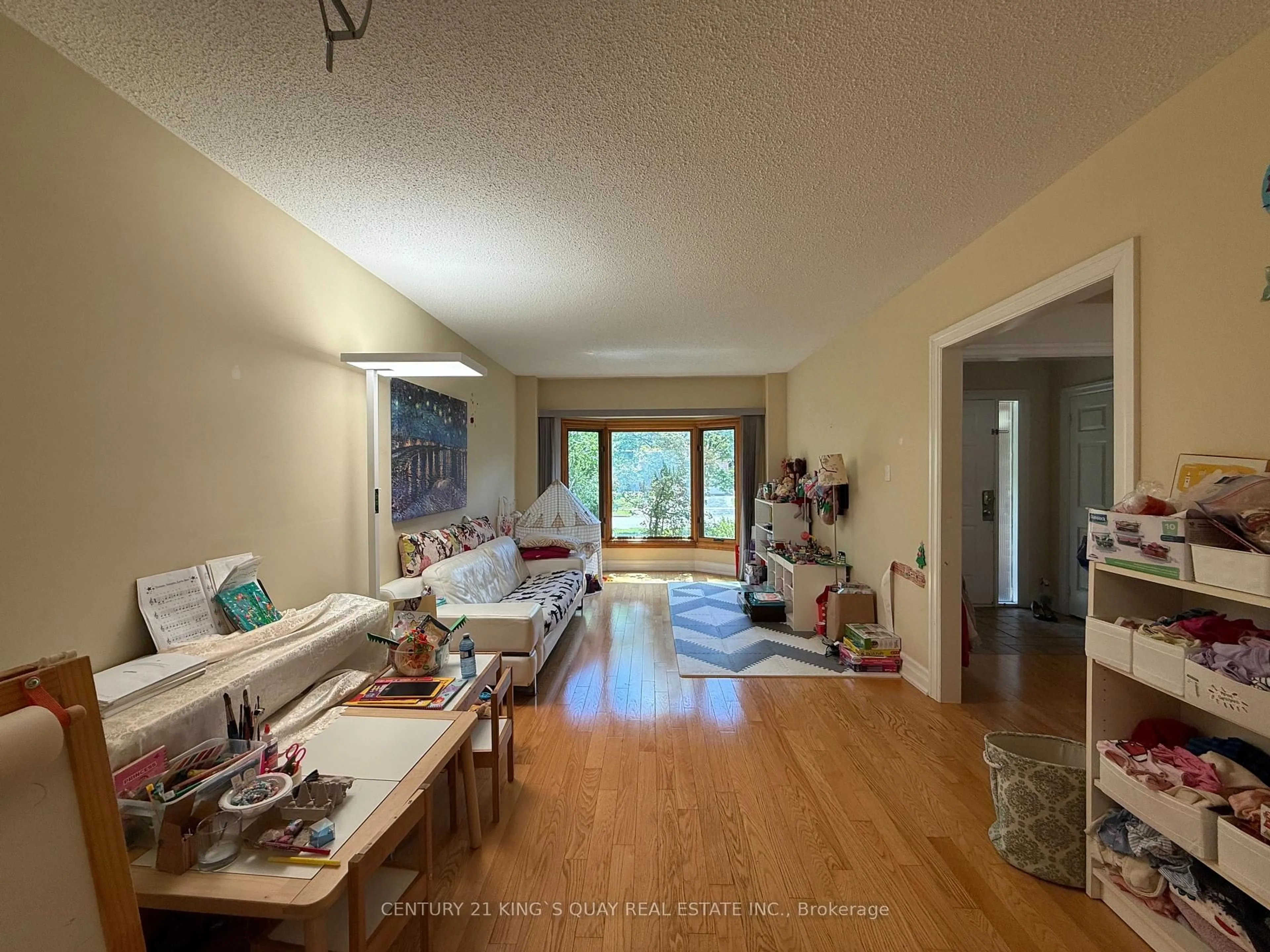 A pic of a room for 412 Freeman Cres, Oakville Ontario L6H 4R3