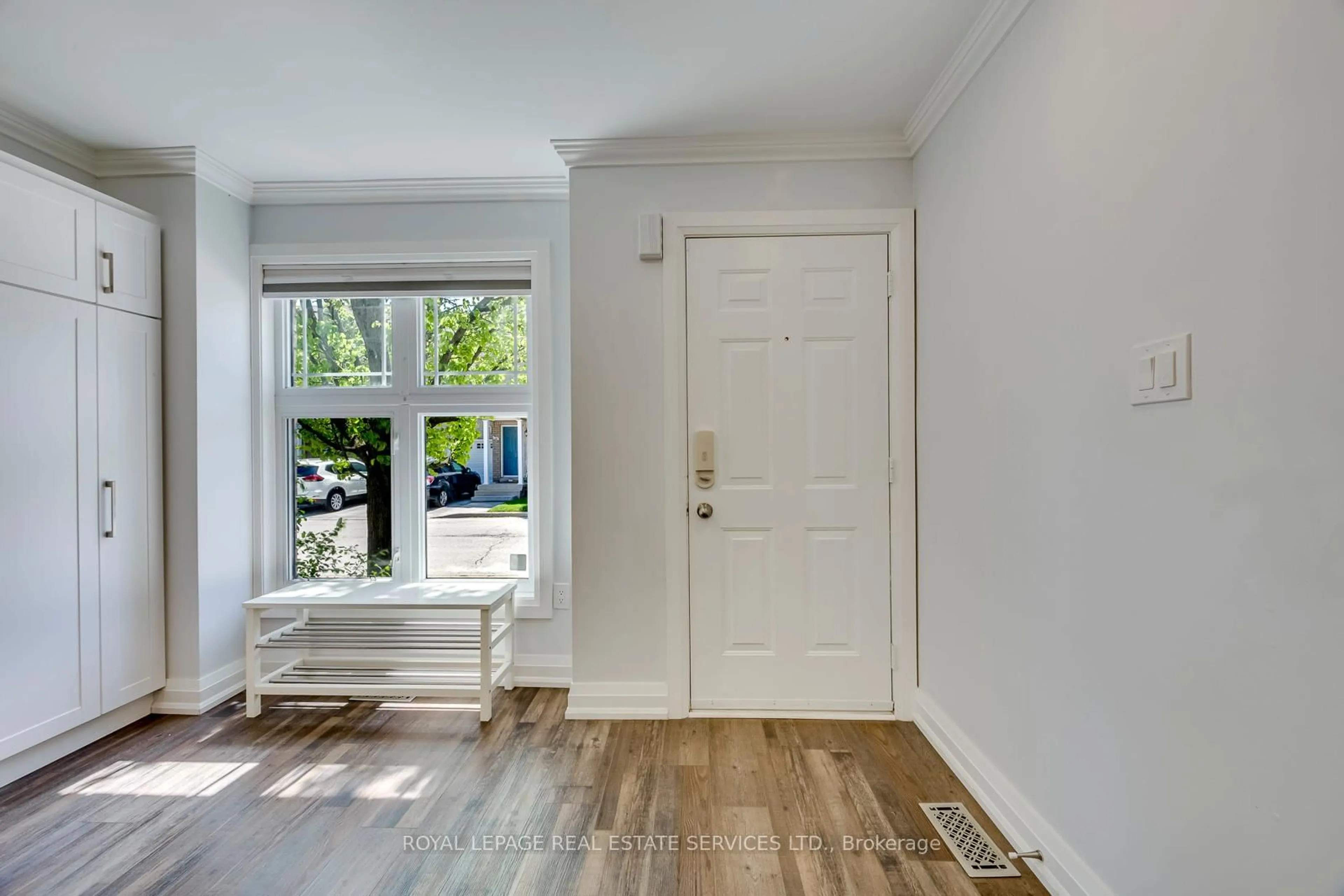 Indoor entryway for 2189 Postmaster Dr #15, Oakville Ontario L6M 4E5