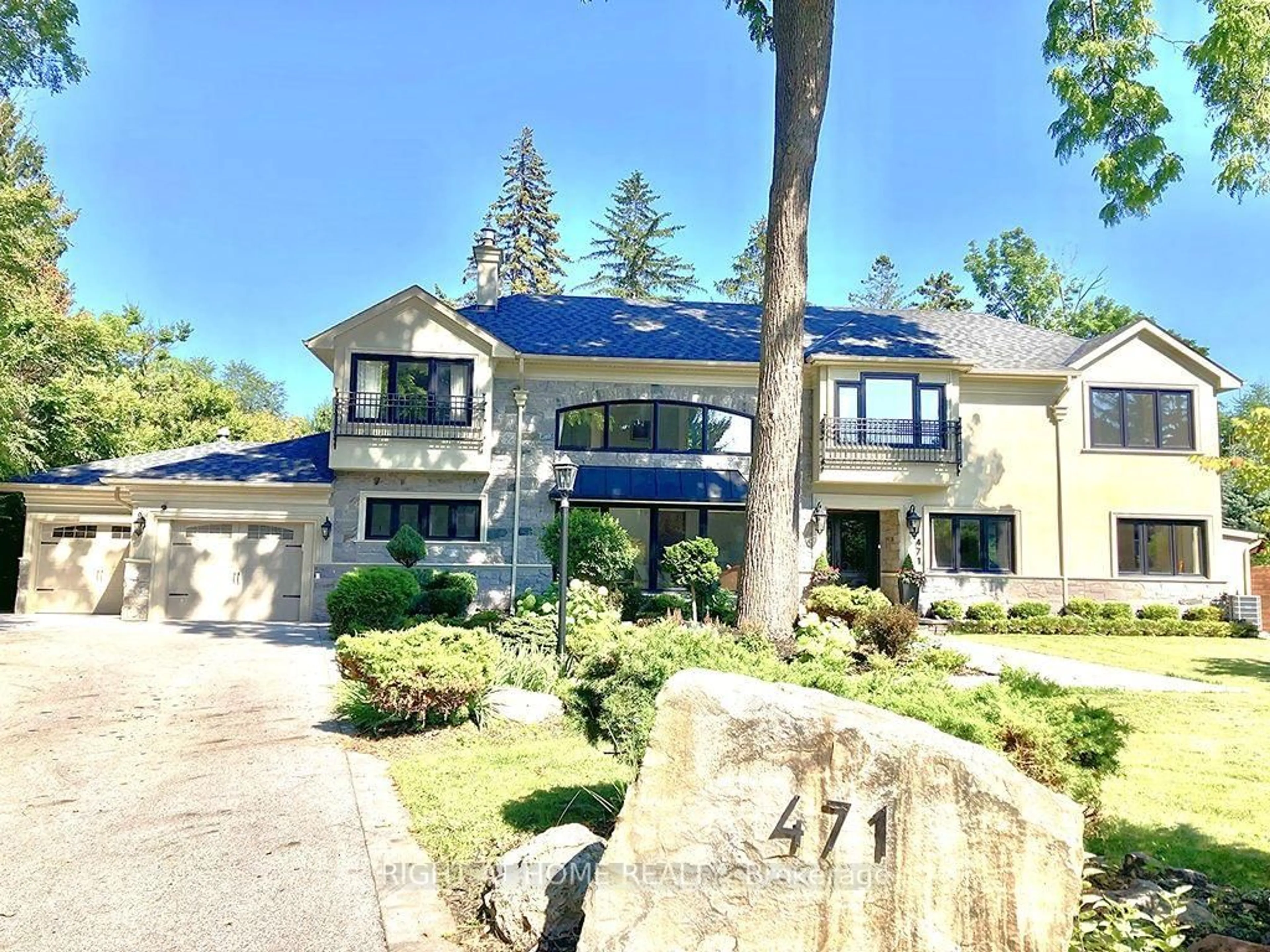 Home with brick exterior material, street for 471 Country Club Cres, Mississauga Ontario L5J 2P9