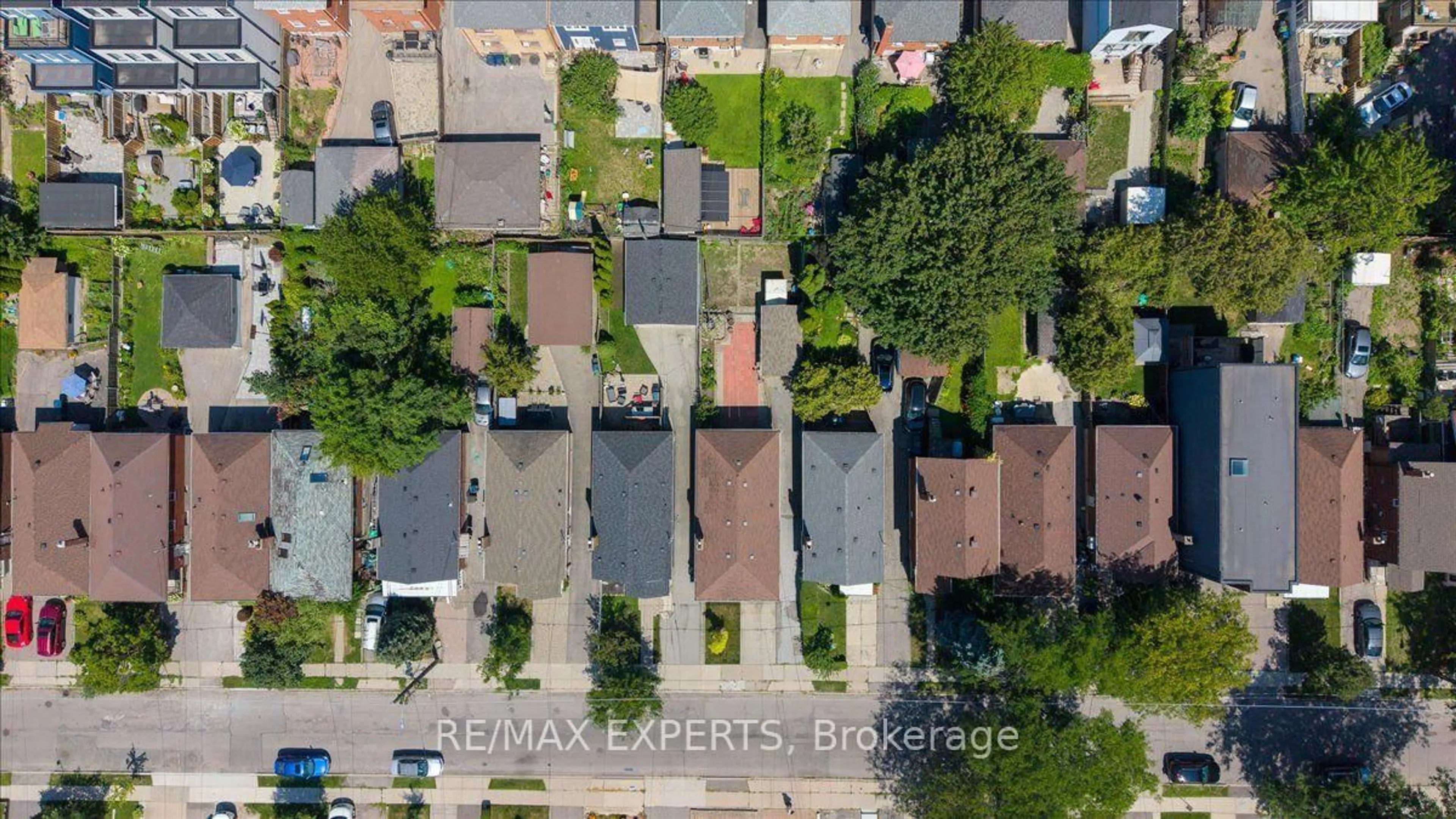 A pic from outside/outdoor area/front of a property/back of a property/a pic from drone, street for 340 Whitmore Ave, Toronto Ontario M6E 2N4