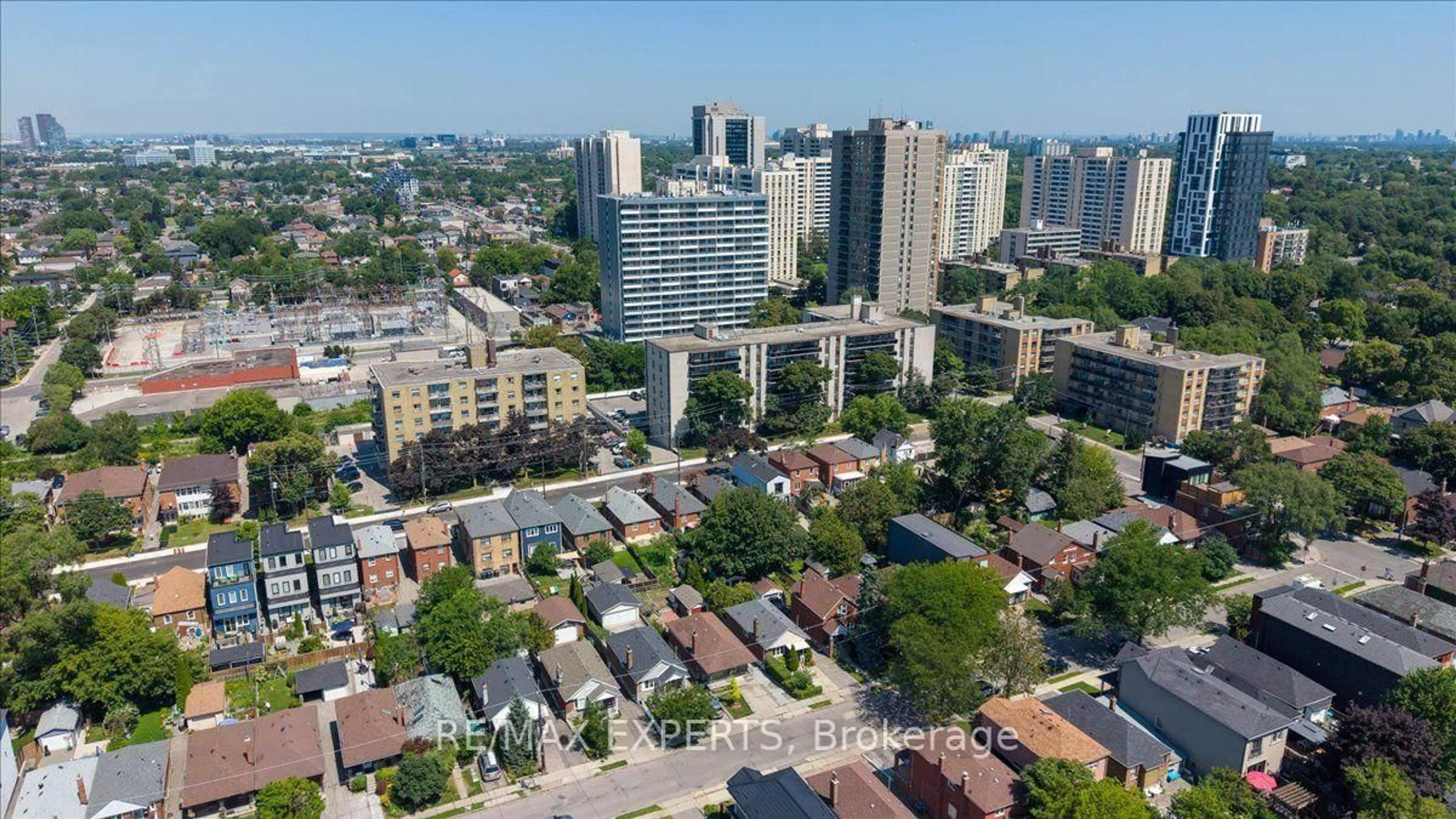 A pic from outside/outdoor area/front of a property/back of a property/a pic from drone, city buildings view from balcony for 340 Whitmore Ave, Toronto Ontario M6E 2N4
