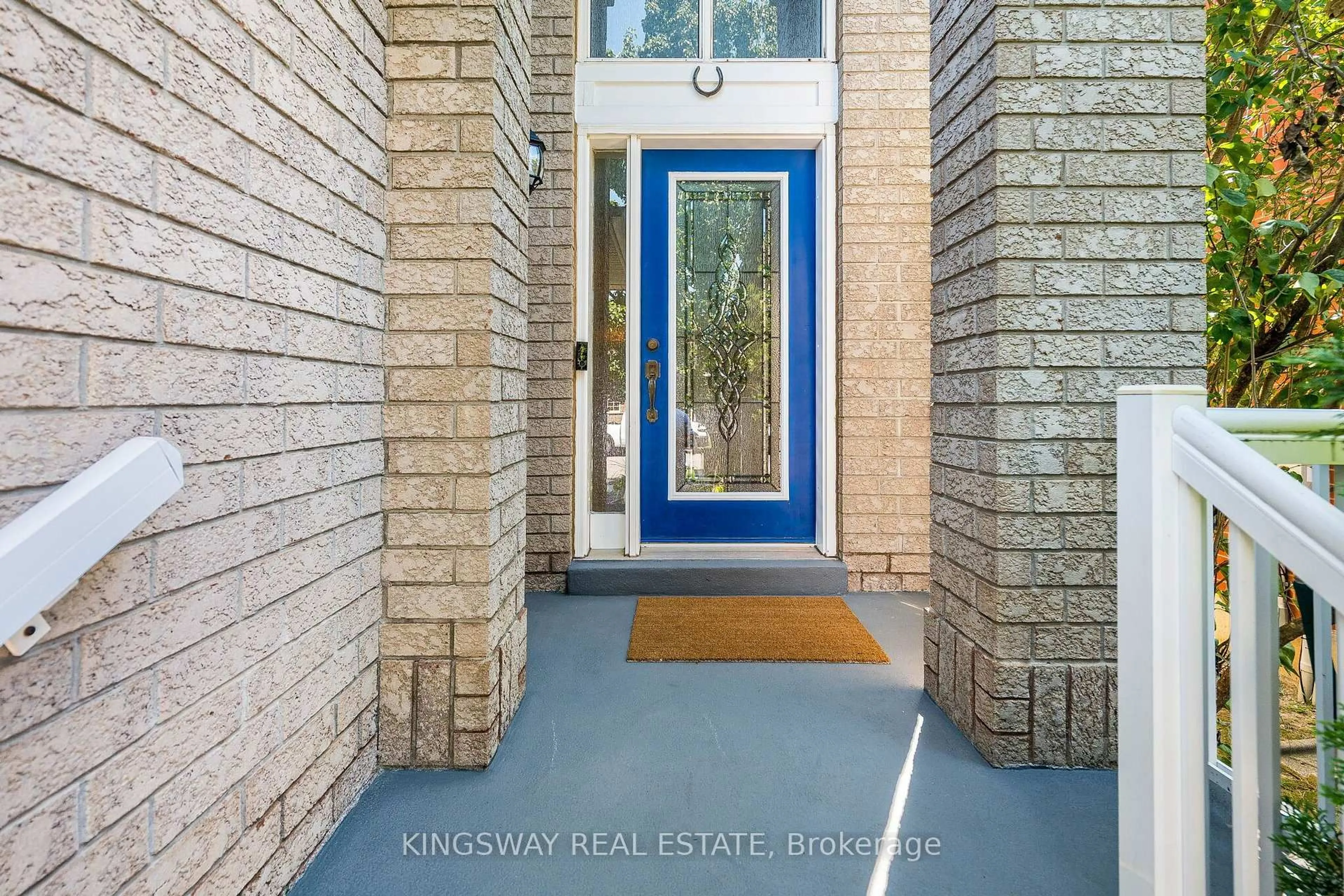 Indoor entryway for 3598 Fountain Park Ave, Mississauga Ontario L5M 7G1