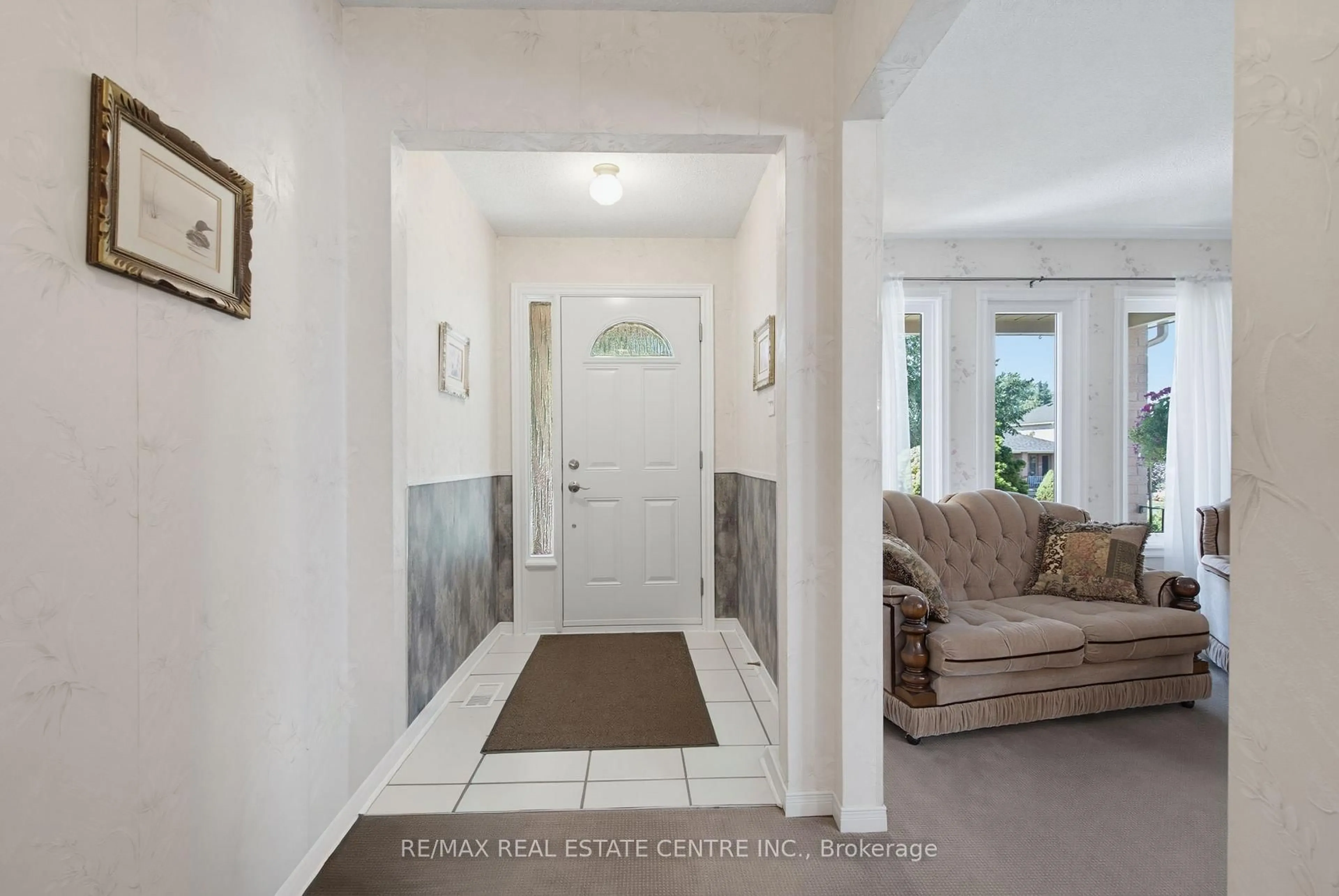 Indoor entryway for 310 Bailey Dr, Orangeville Ontario L9W 4M3