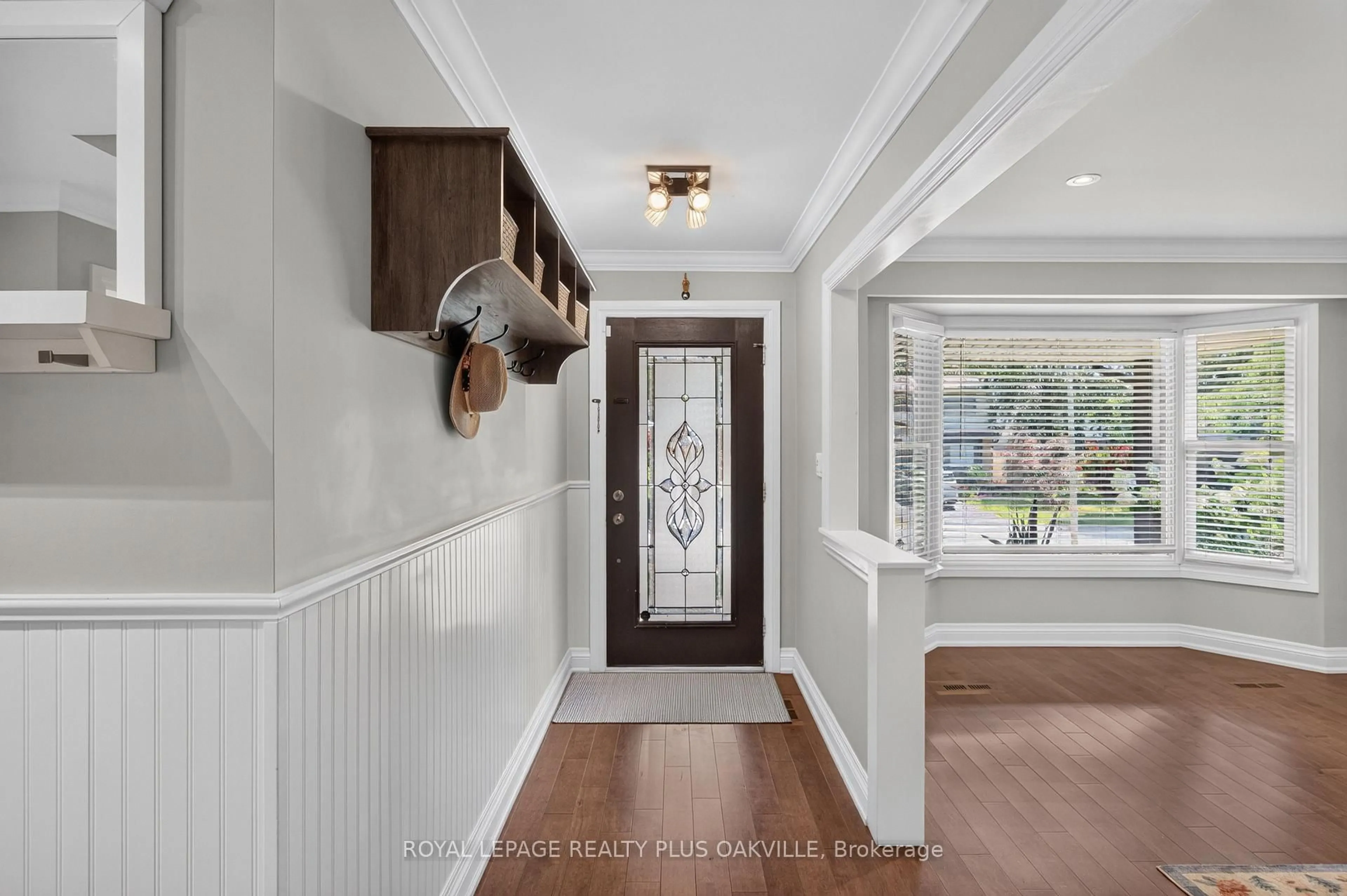 Indoor entryway for 1087 Fairbanks Pl, Oakville Ontario L6H 2X1