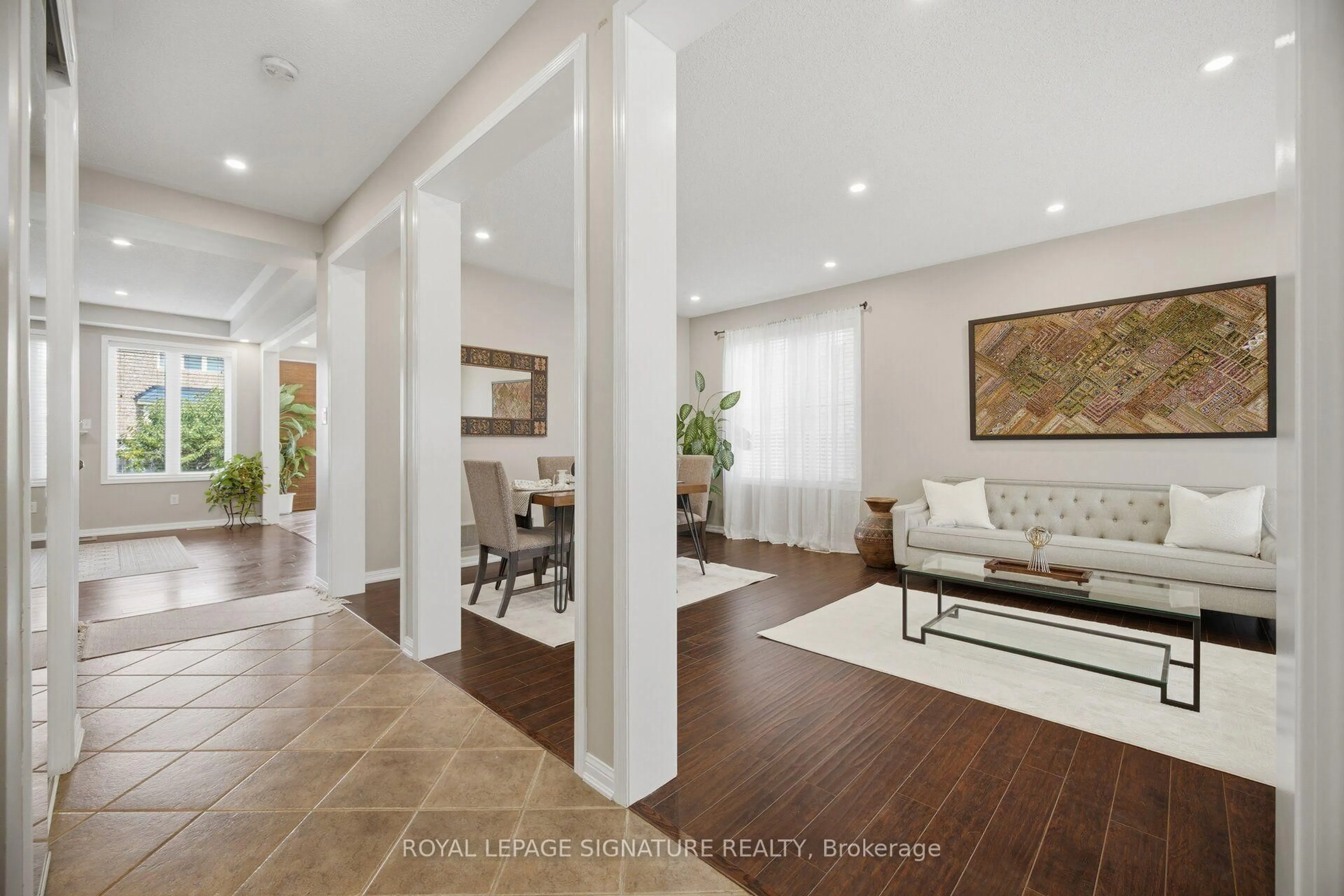 Indoor entryway for 721 Reece Crt, Milton Ontario L9T 0X4