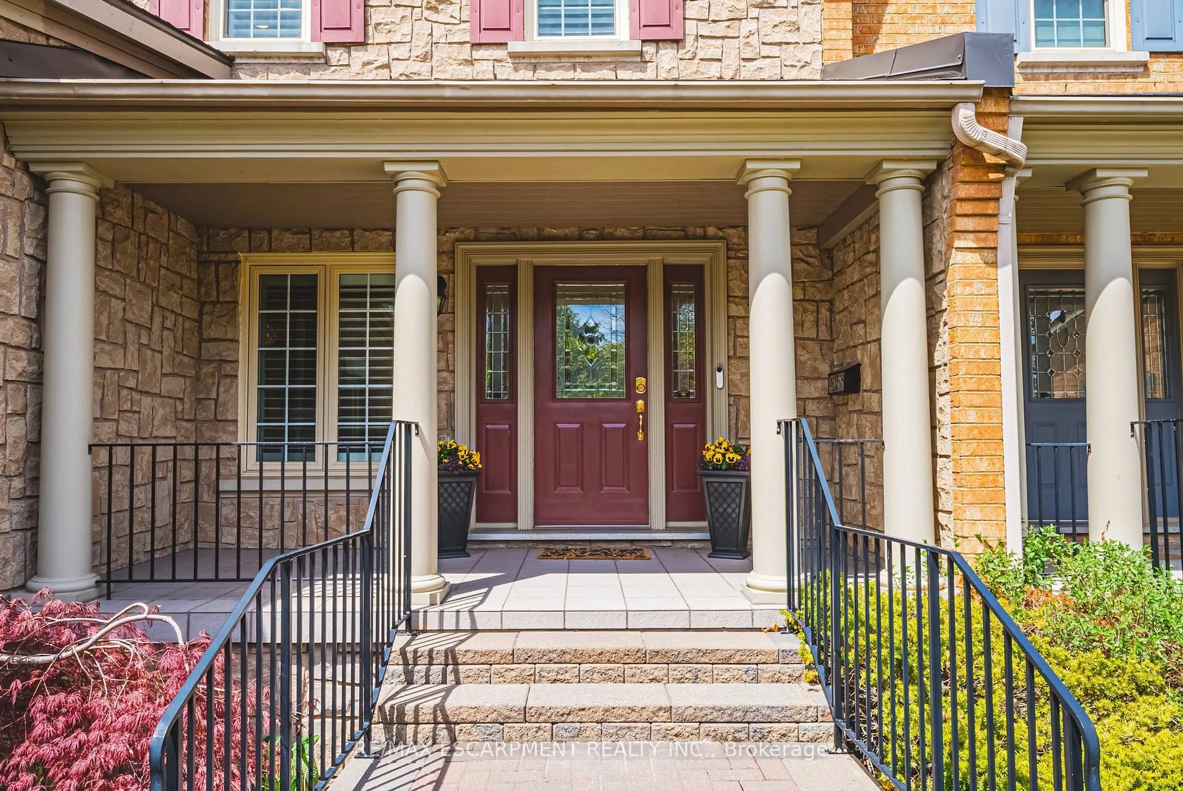 Indoor entryway for 4211 Millcroft Park Dr #19, Burlington Ontario L7M 3Y9