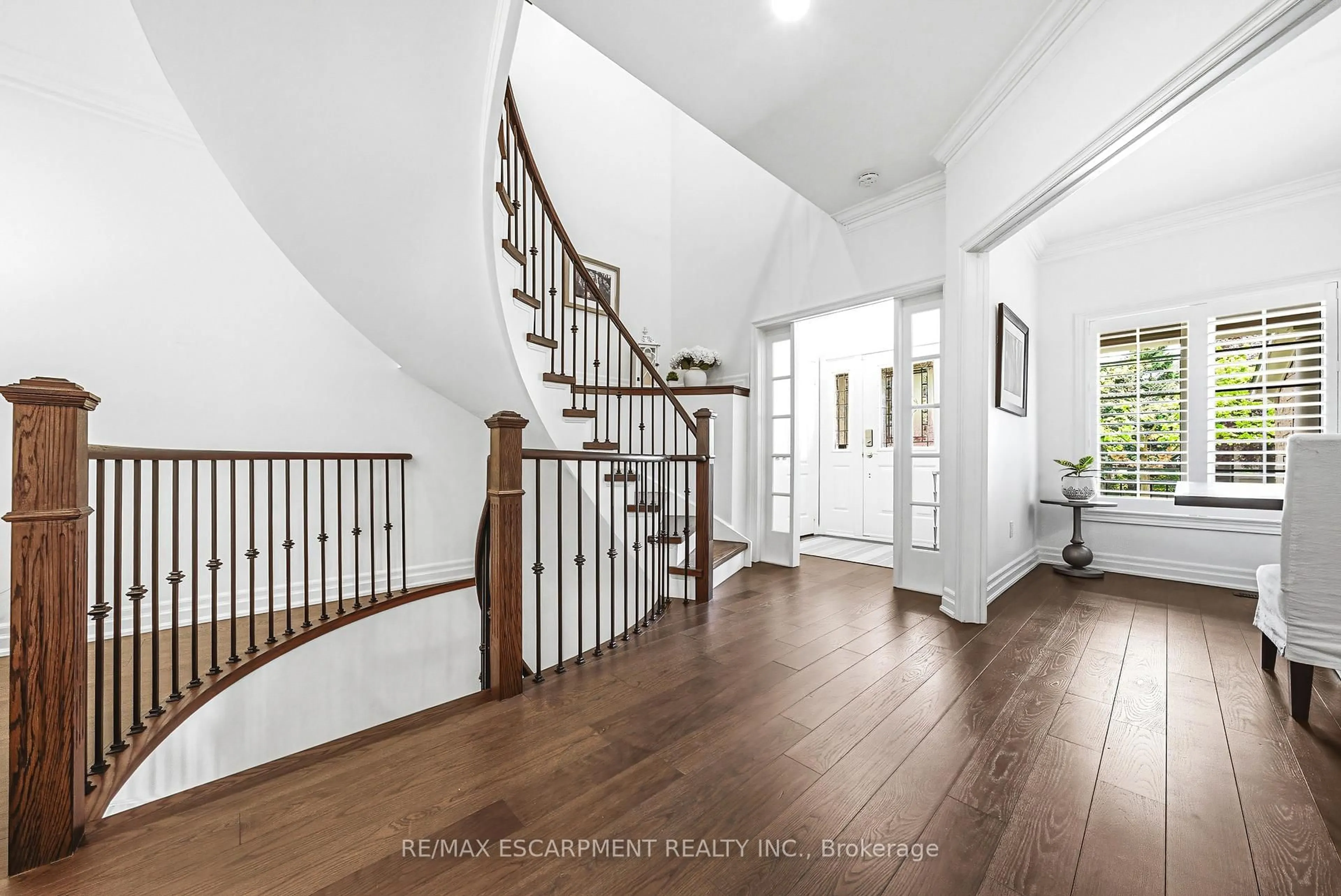 Indoor entryway for 4211 Millcroft Park Dr #19, Burlington Ontario L7M 3Y9