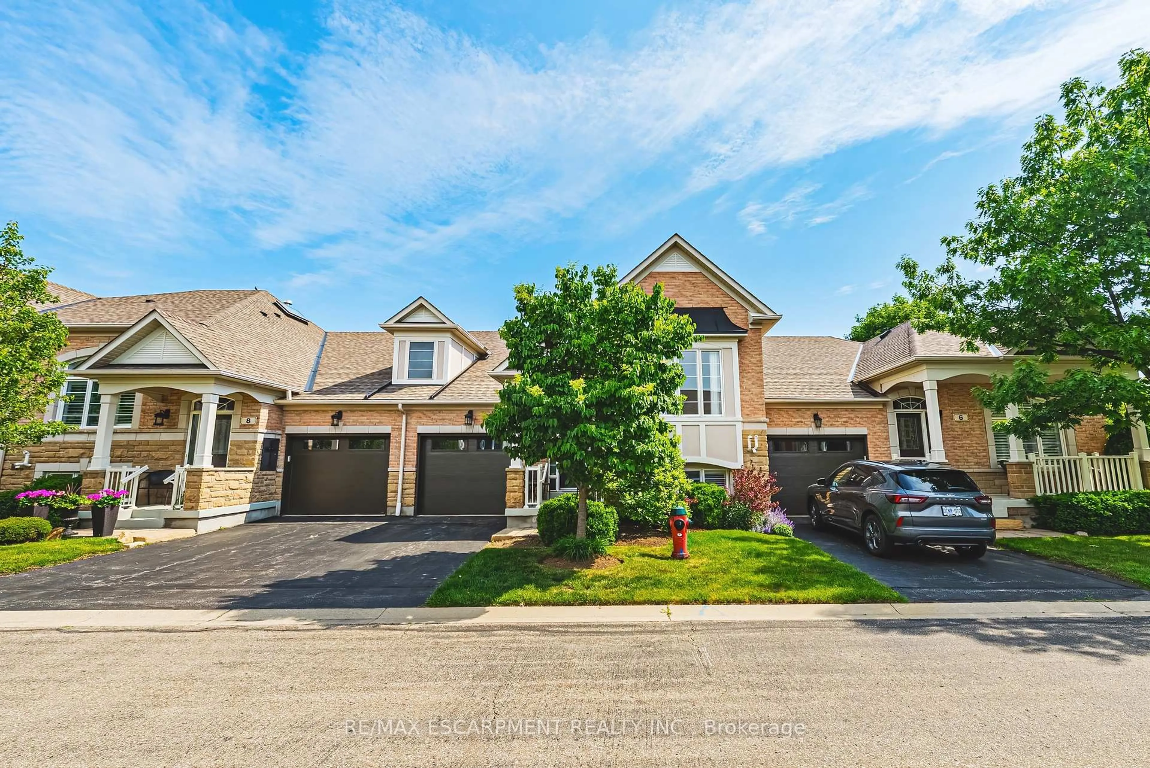 A pic from outside/outdoor area/front of a property/back of a property/a pic from drone, street for 4220 Sarazen Dr #7, Burlington Ontario L7M 5C6