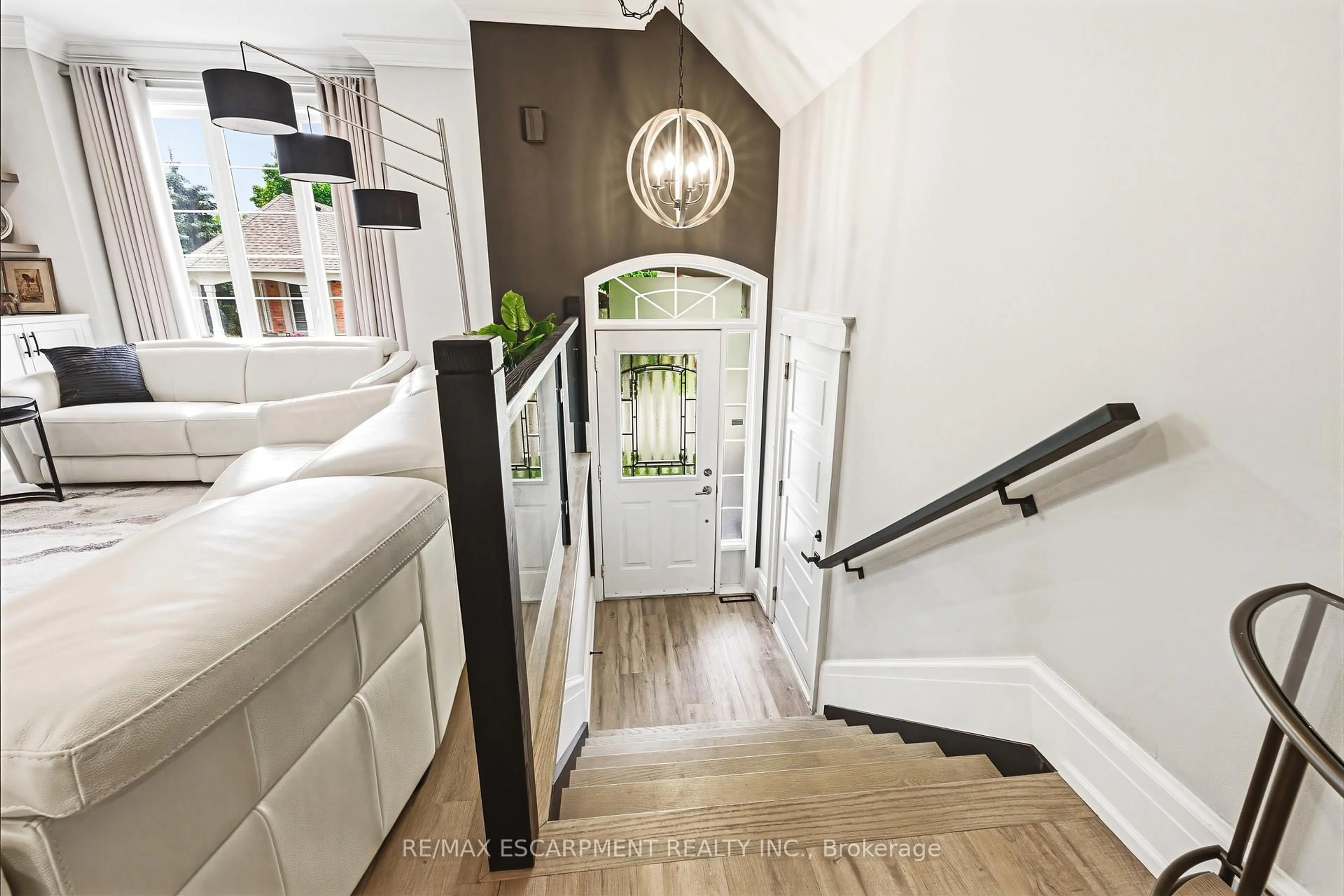 Indoor entryway for 4220 Sarazen Dr #7, Burlington Ontario L7M 5C6