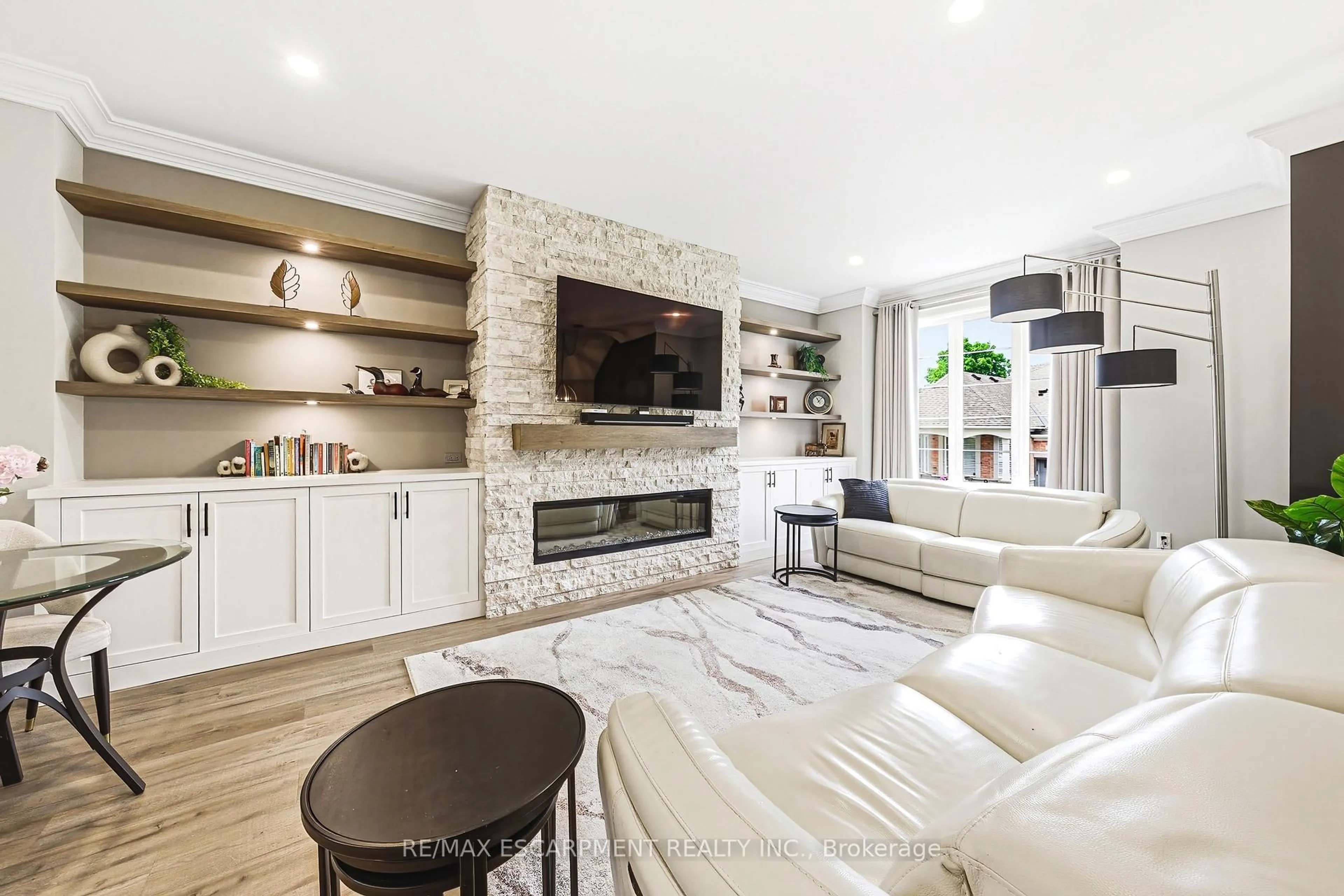 Living room with furniture, unknown for 4220 Sarazen Dr #7, Burlington Ontario L7M 5C6