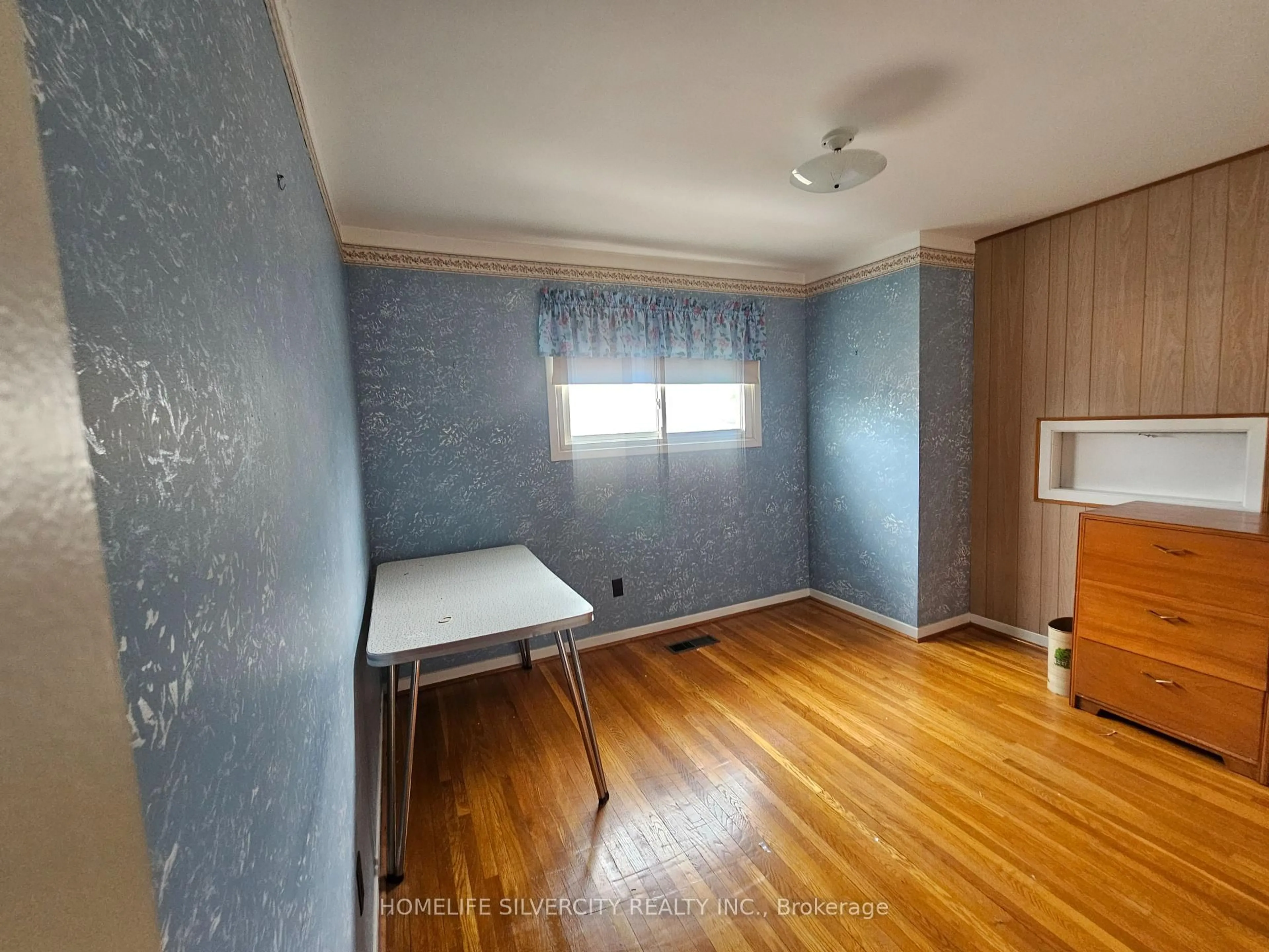 A pic of a room for 7746 Redstone Rd, Mississauga Ontario L4T 2B9