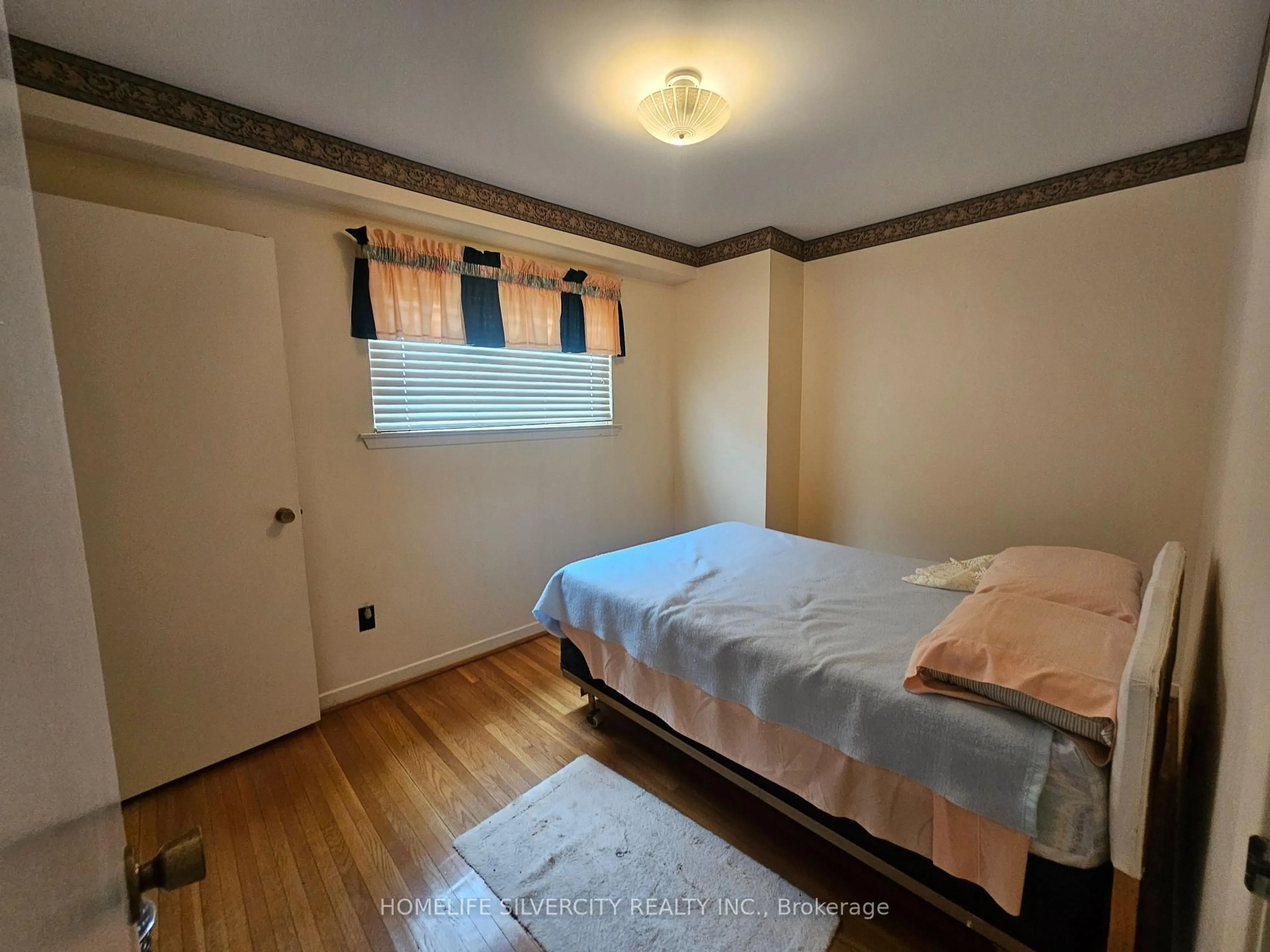 A pic of a room for 7746 Redstone Rd, Mississauga Ontario L4T 2B9