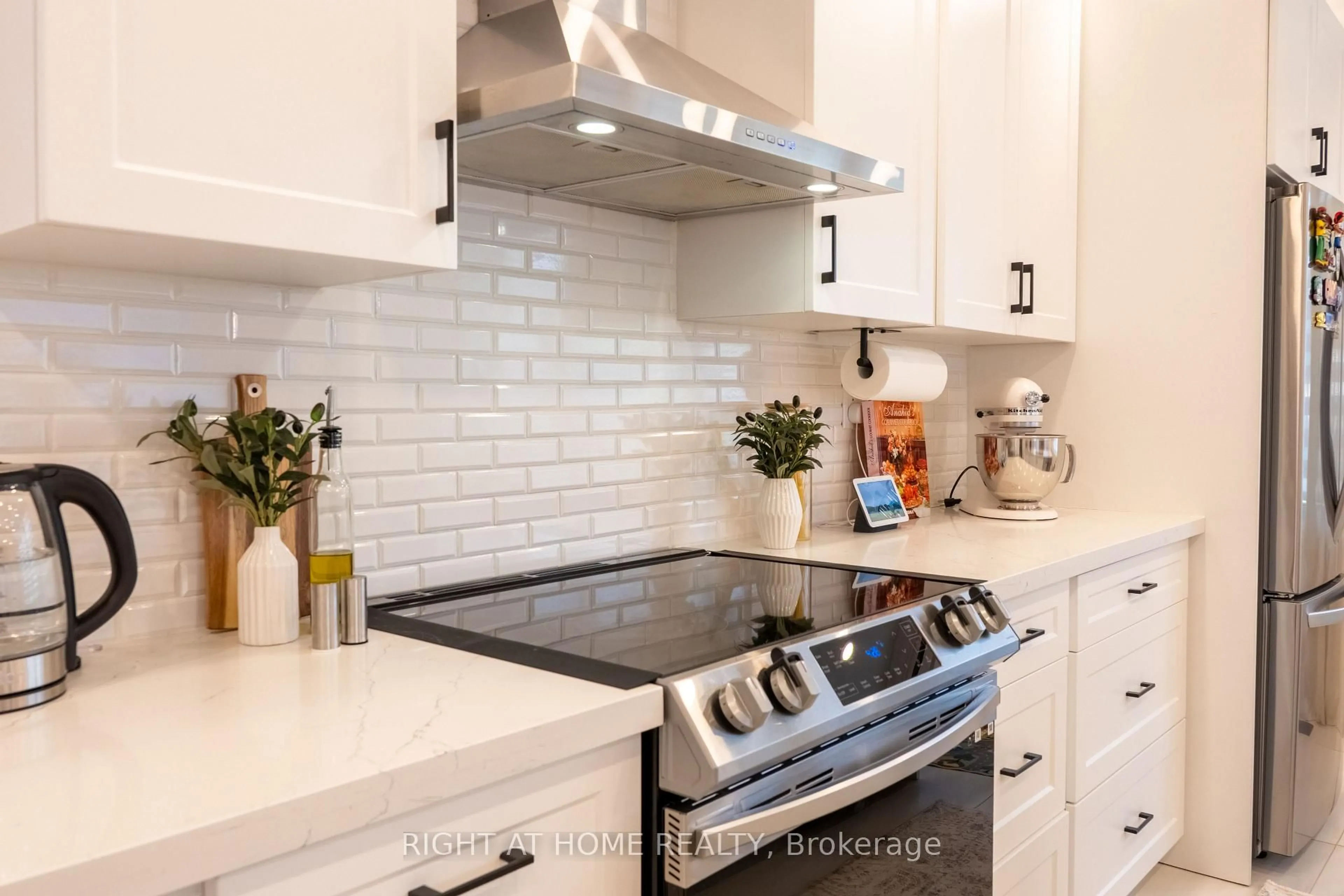 Contemporary kitchen, ceramic/tile floor for 1262 De Quincy Cres, Burlington Ontario L7P 1E4