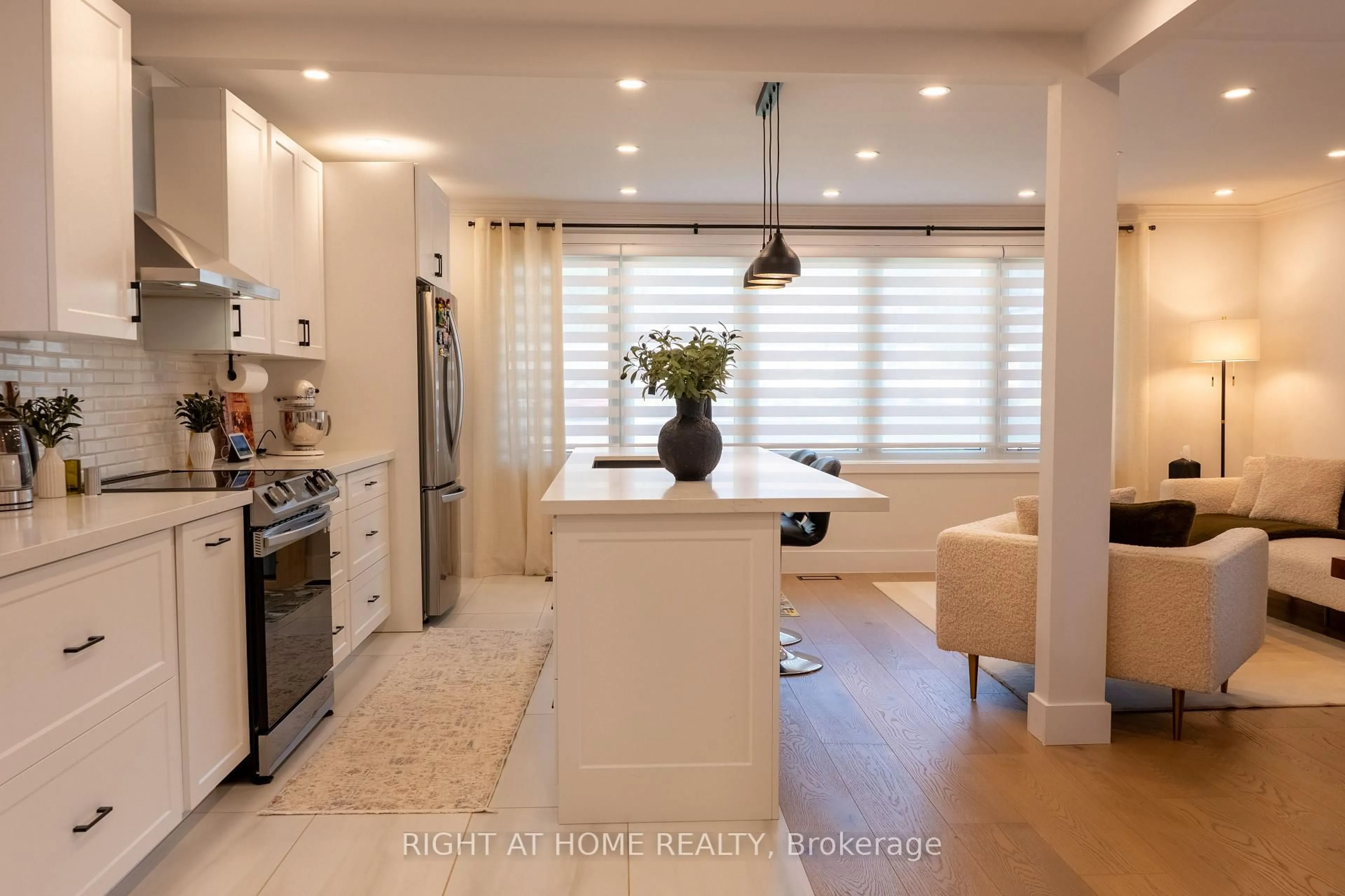 Open concept kitchen, ceramic/tile floor for 1262 De Quincy Cres, Burlington Ontario L7P 1E4