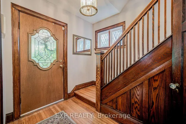 10 King Street Cres, Toronto 4