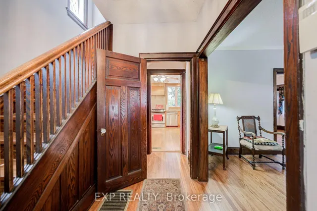 10 King Street Cres, Toronto 5