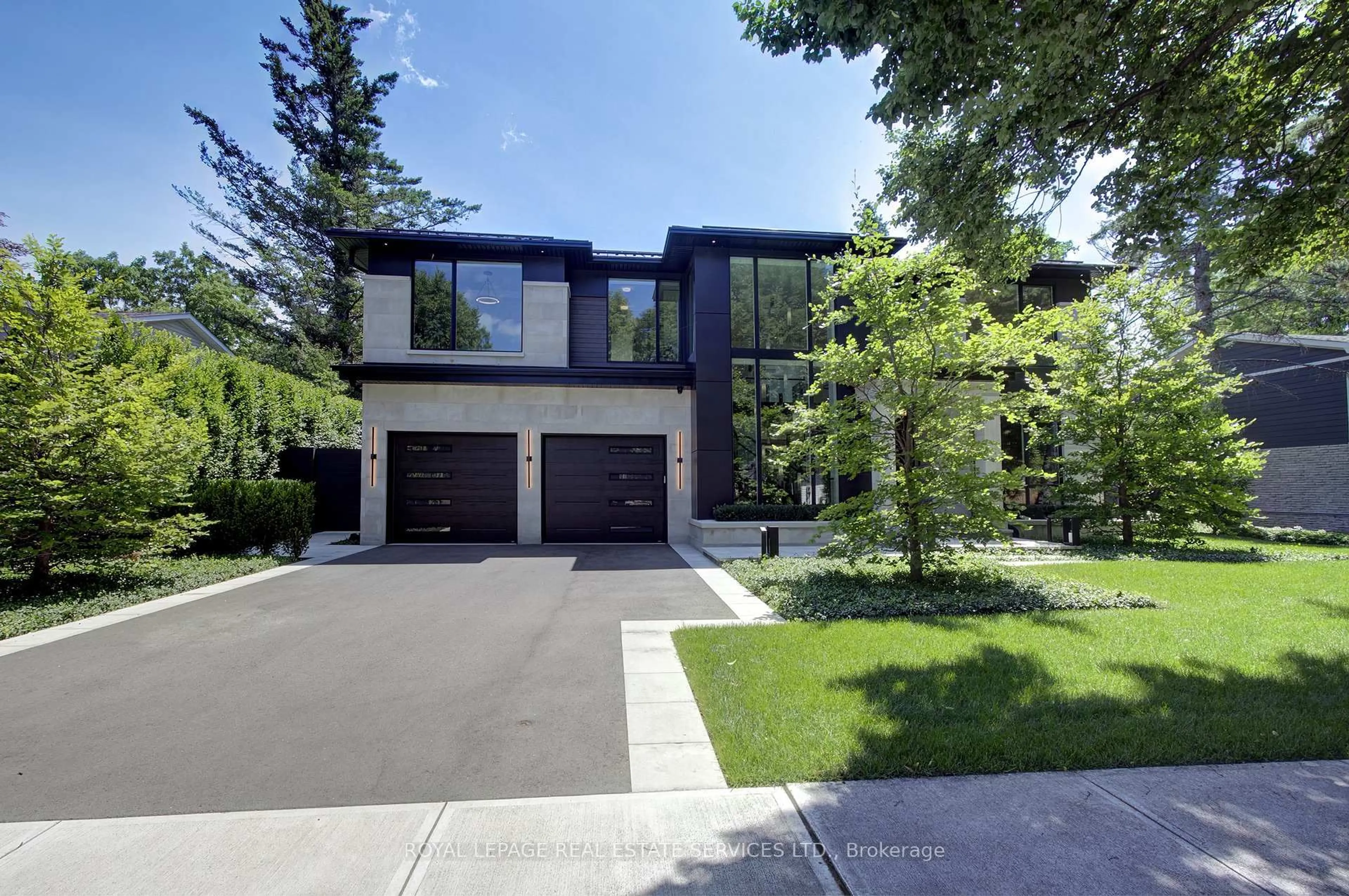 Home with brick exterior material, street for 1472 Oakhill Dr, Oakville Ontario L6J 1Y5