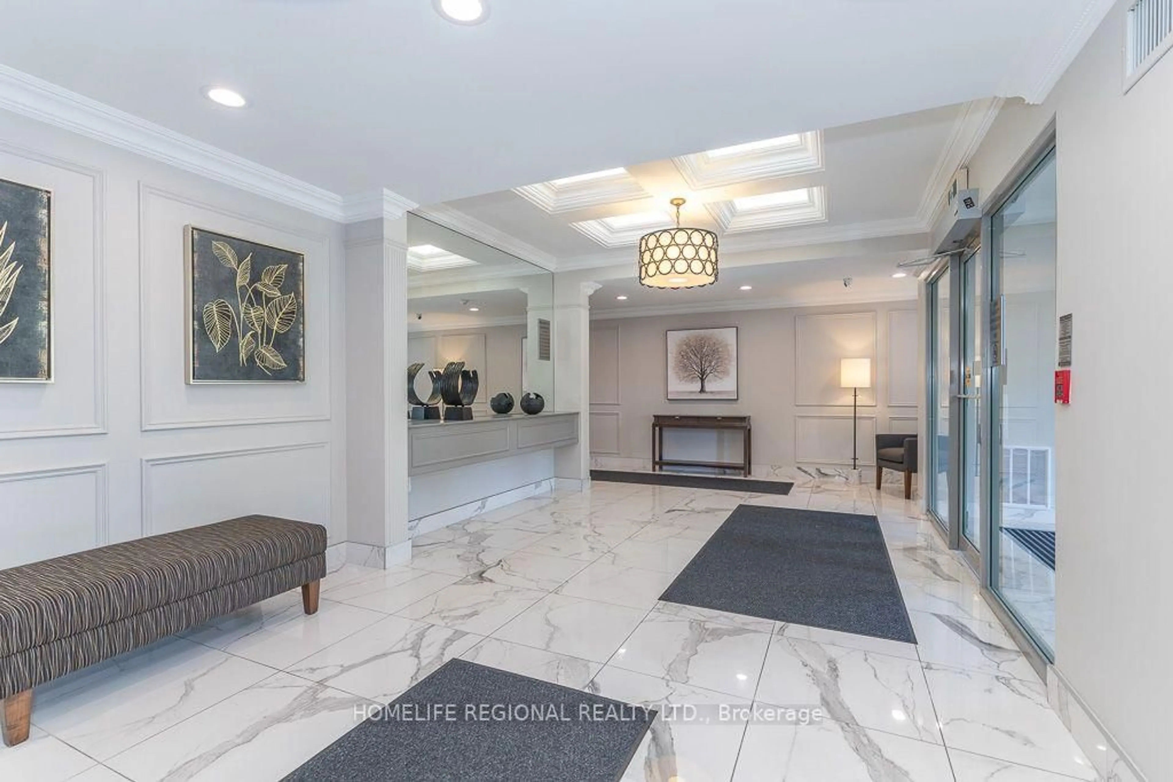 Indoor foyer for 2085 Amherst Heights Dr #611, Burlington Ontario L7P 5C2