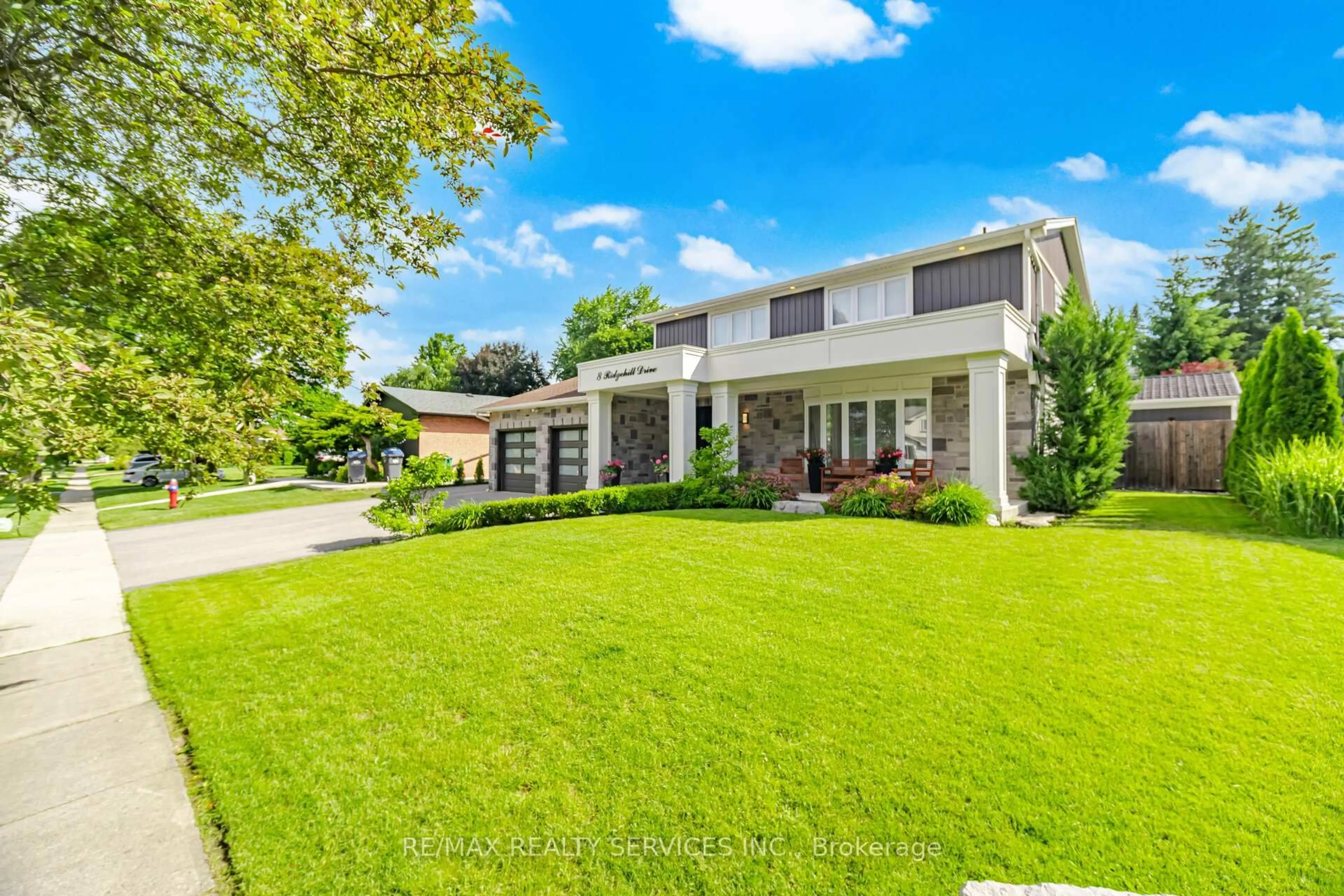 A pic from outside/outdoor area/front of a property/back of a property/a pic from drone, street for 8 Ridgehill Dr, Brampton Ontario L6Y 2C4