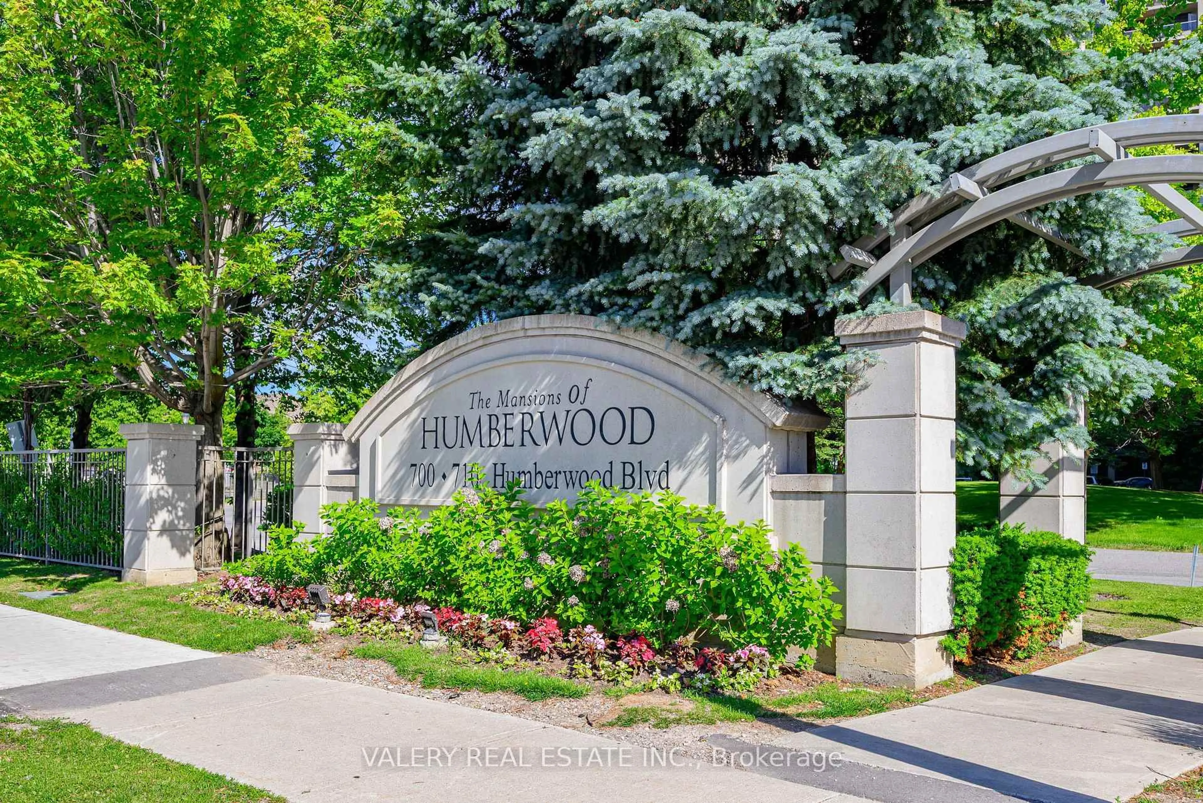 Indoor foyer for 700 Humberwood Blvd #1626, Toronto Ontario M9W 7J4