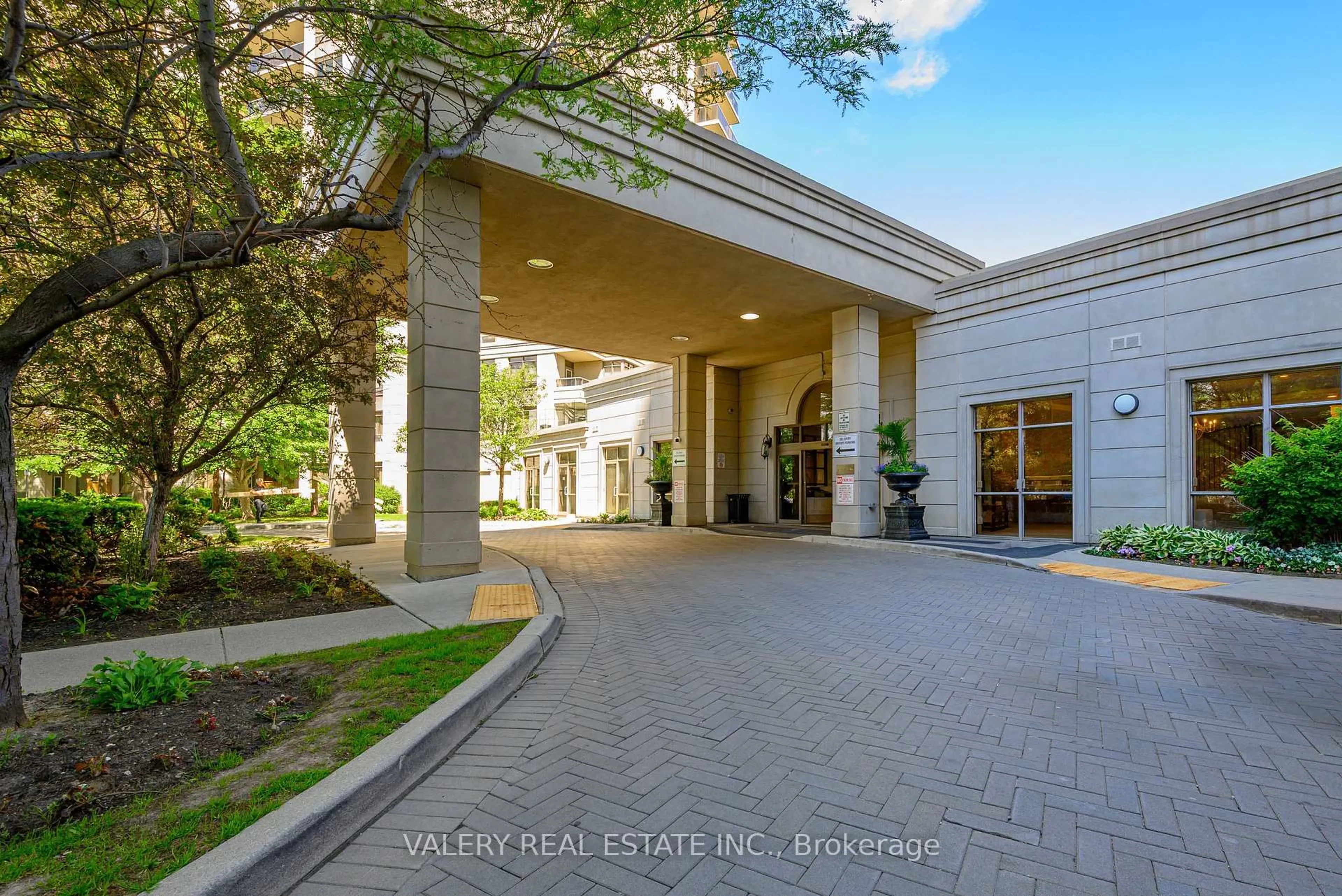 Indoor foyer for 700 Humberwood Blvd #1626, Toronto Ontario M9W 7J4