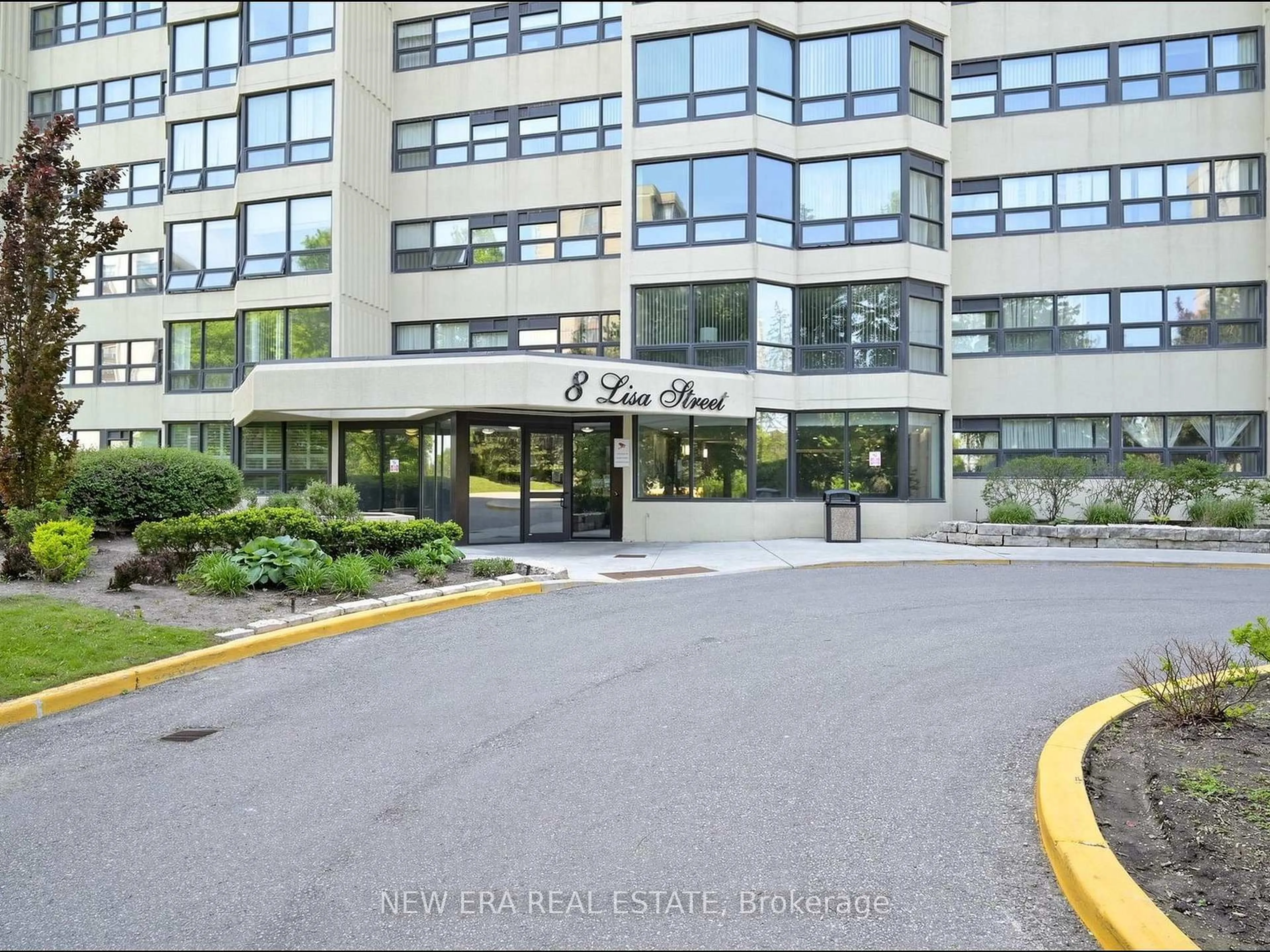 Indoor foyer for 8 Lisa St #2108, Brampton Ontario L6T 4S6