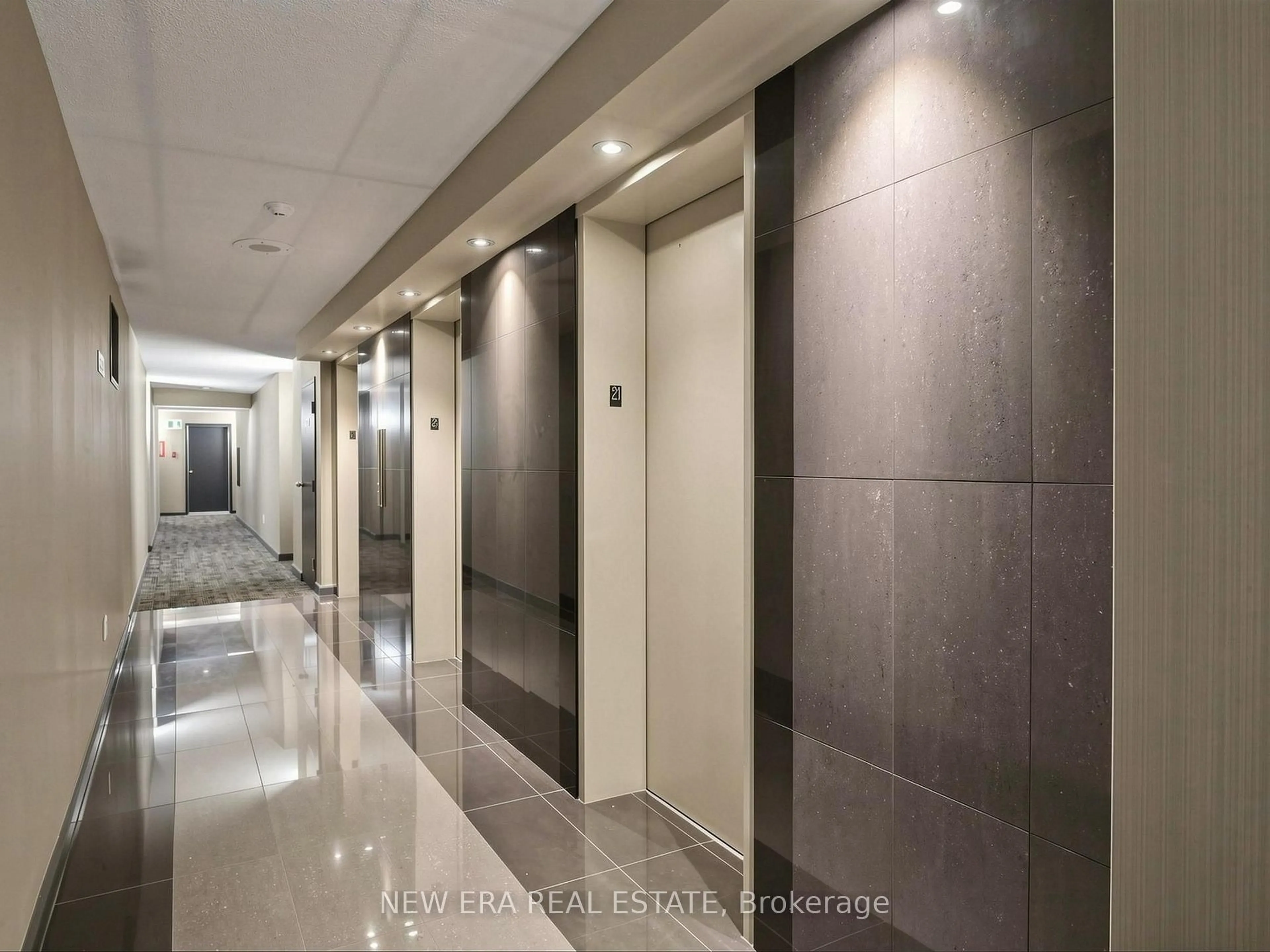 Indoor foyer for 8 Lisa St #2108, Brampton Ontario L6T 4S6