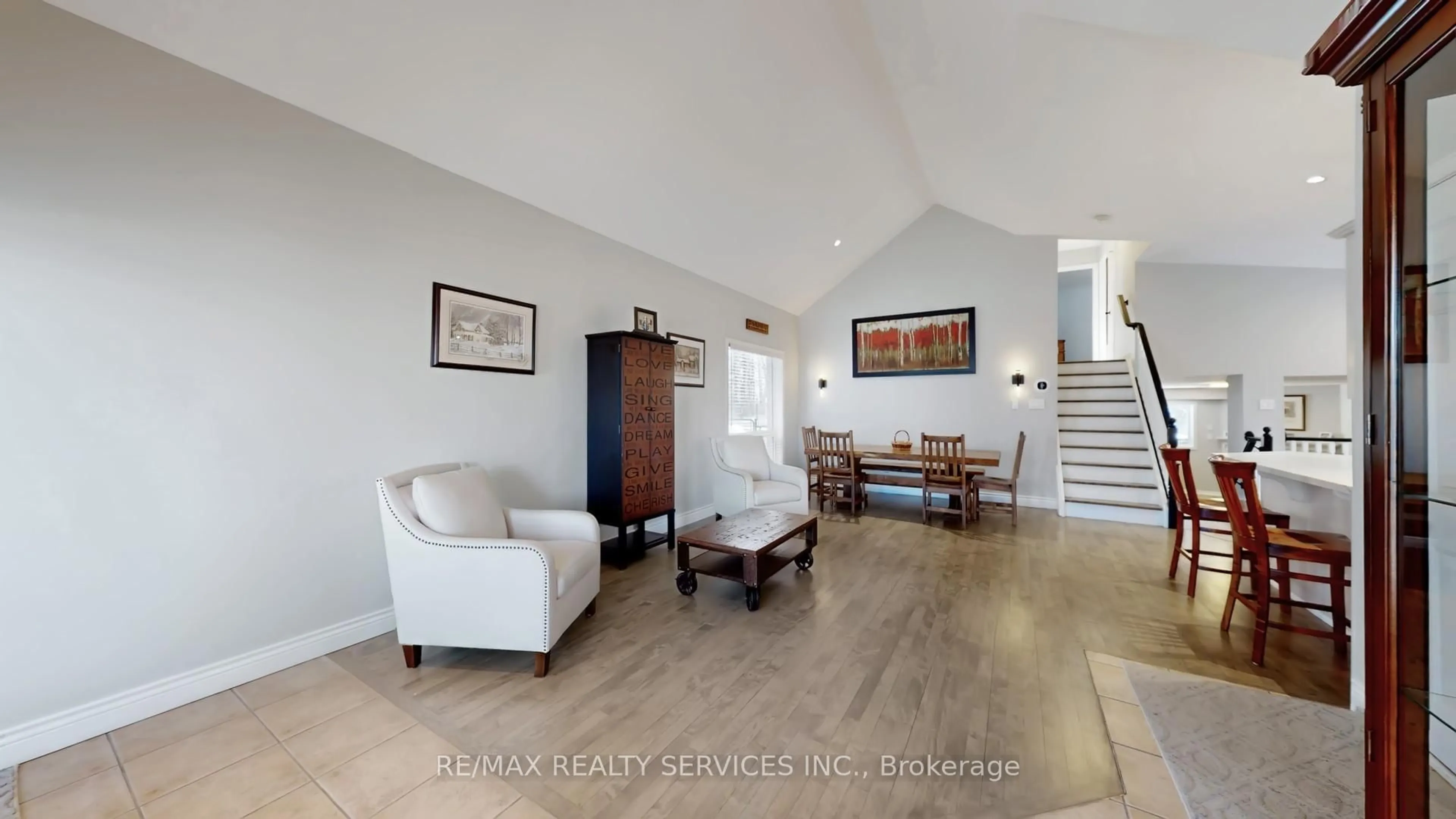 Living room with furniture, unknown for 37 Abbey Rd, Orangeville Ontario L9W 5E3