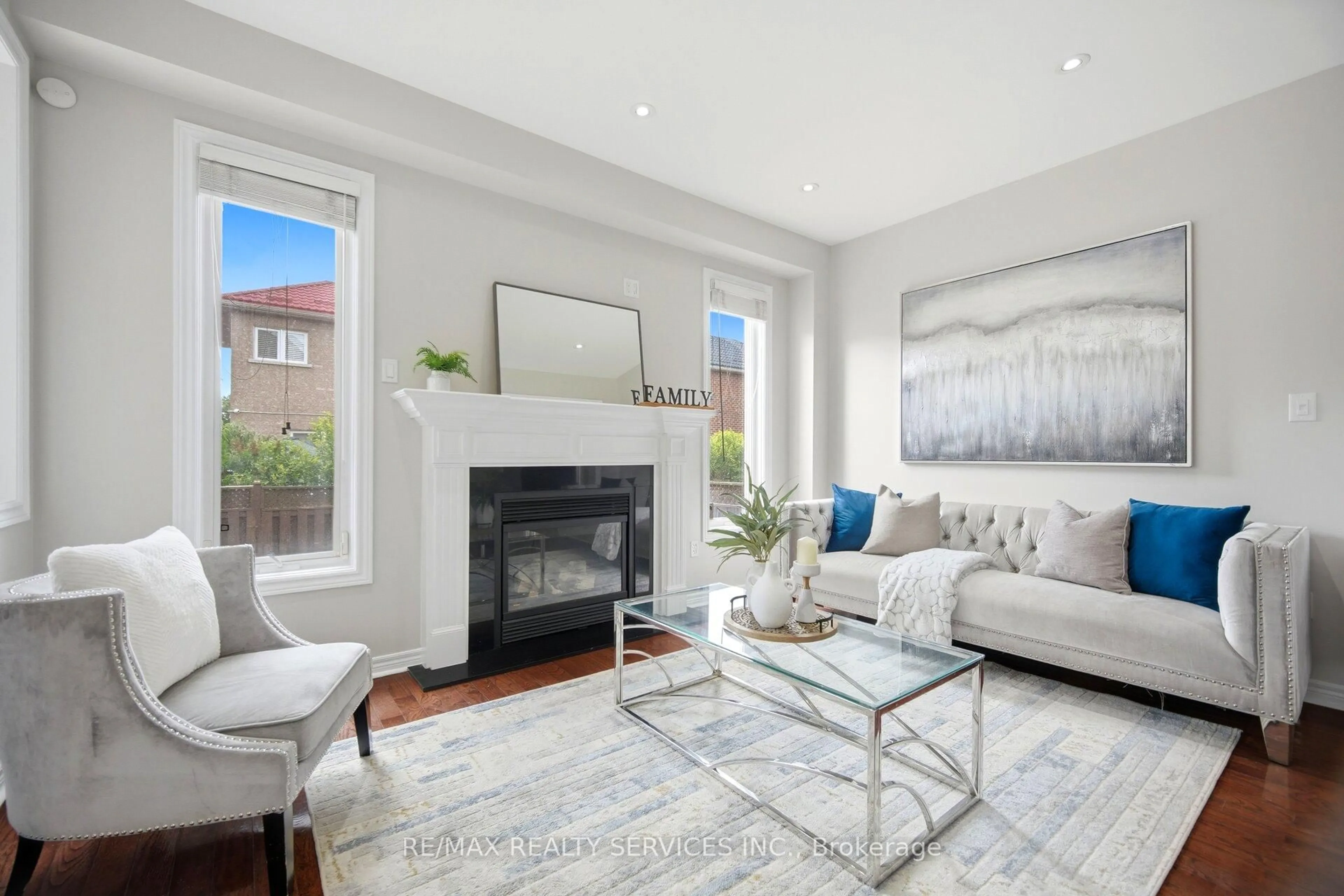 Living room with furniture, unknown for 16 Lagrotto Rd, Brampton Ontario L6V 4S7