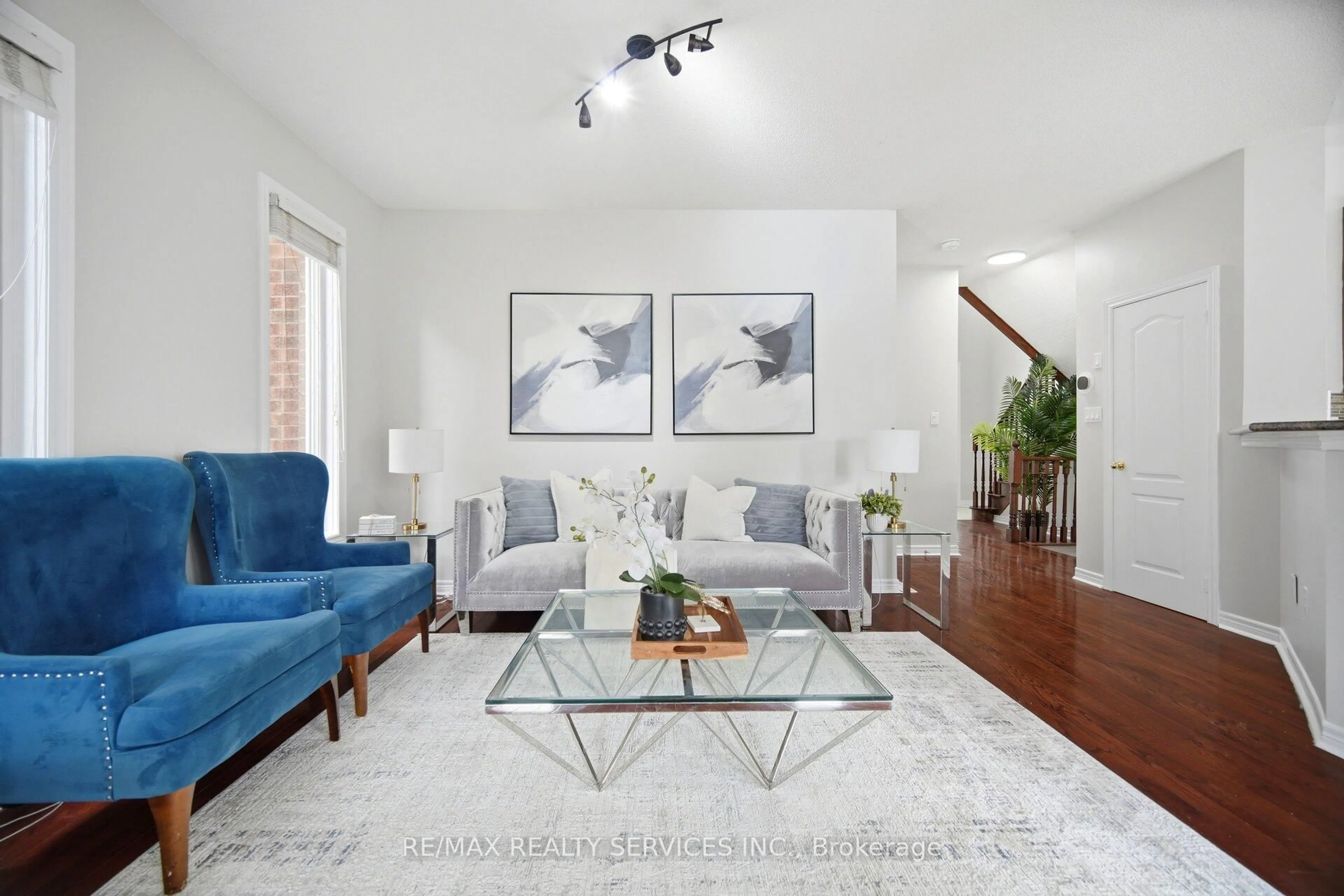 Living room with furniture, unknown for 16 Lagrotto Rd, Brampton Ontario L6V 4S7