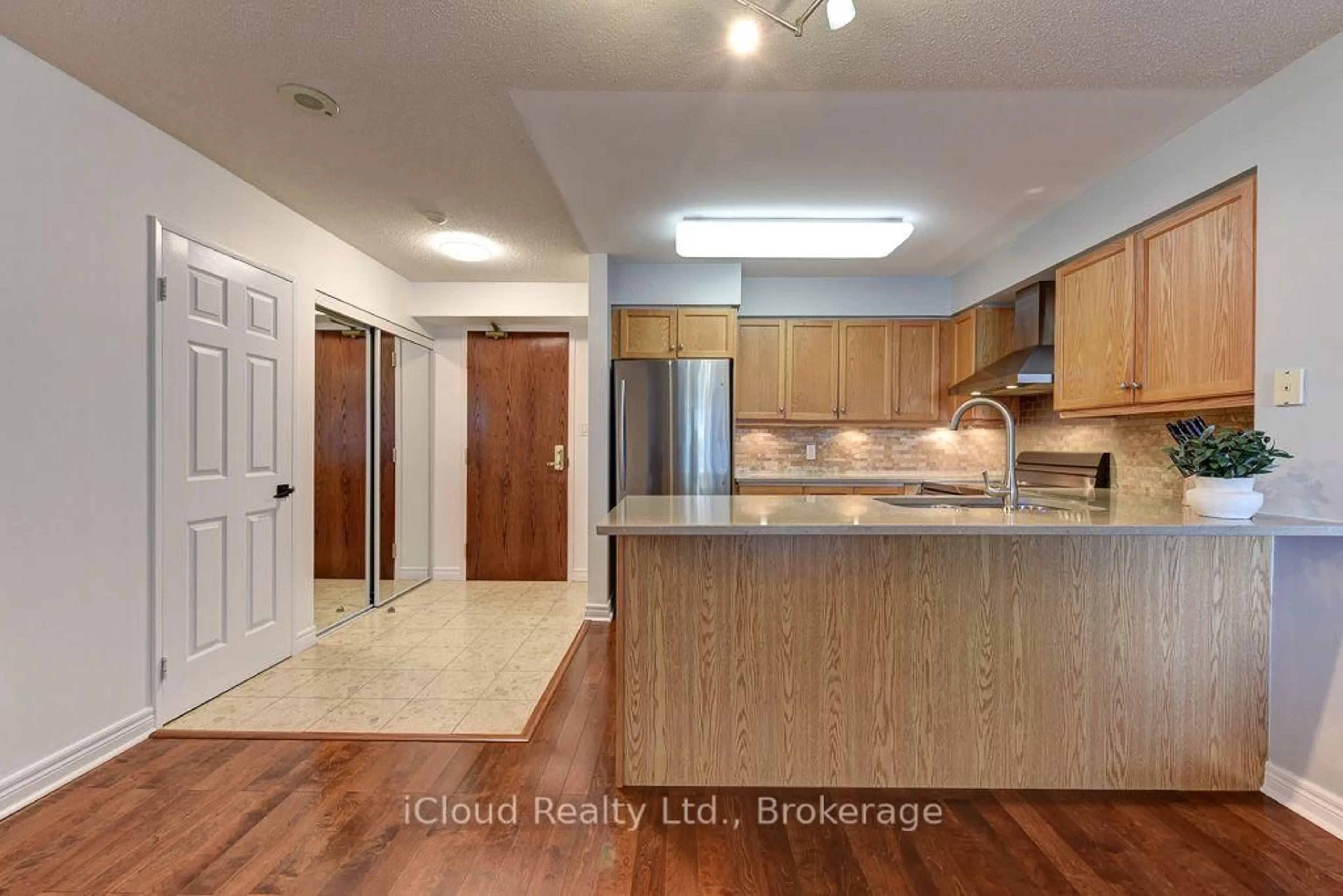 Open concept kitchen, unknown for 156 Enfield Pl #1902, Mississauga Ontario L5B 4L8