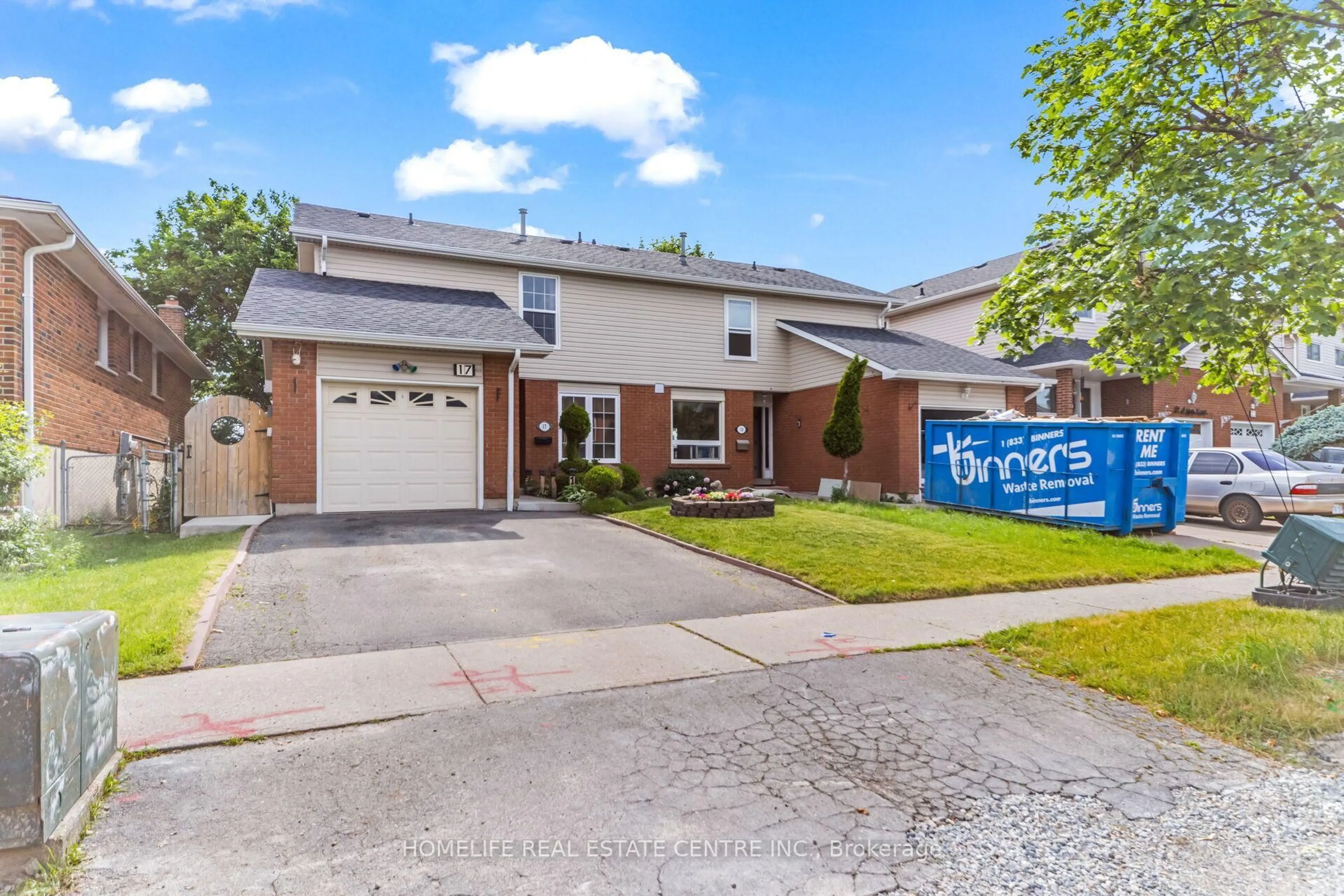 Home with brick exterior material, street for 17 Ashford Crt, Brampton Ontario L6V 3E2