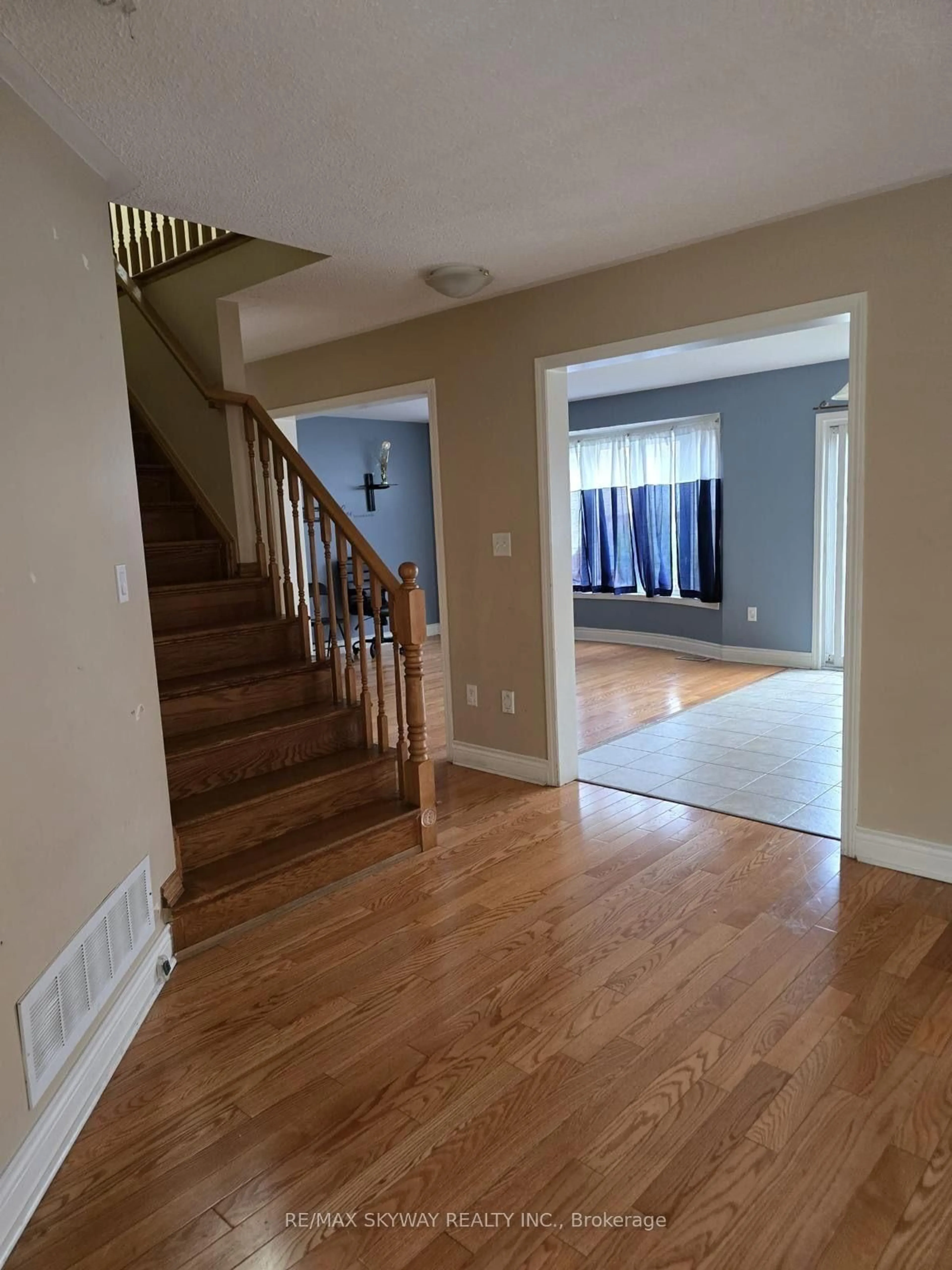 A pic of a room for 18 Long Meadow Rd, Brampton Ontario L6P 2A2