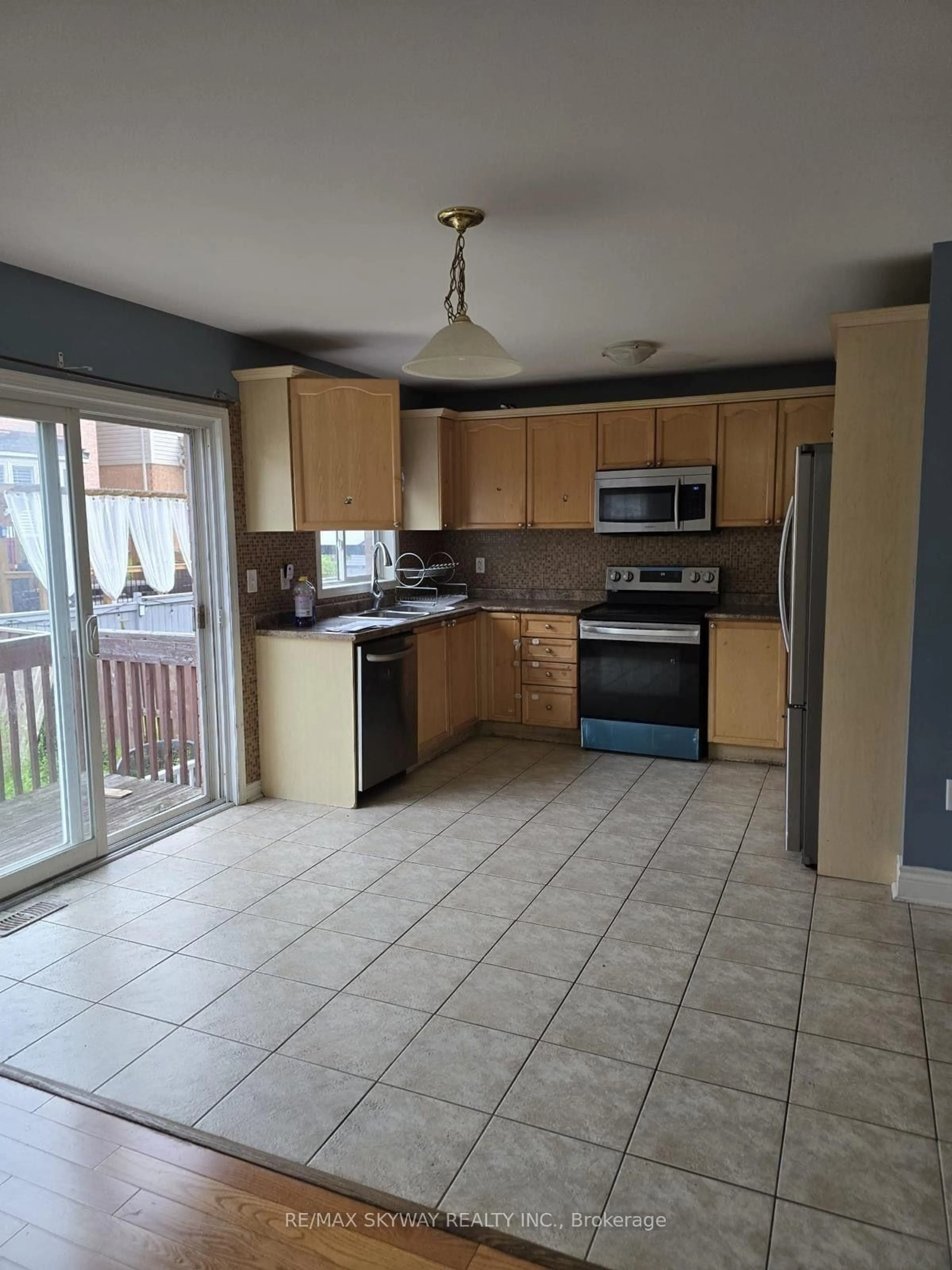 Unknown for 18 Long Meadow Rd, Brampton Ontario L6P 2A2