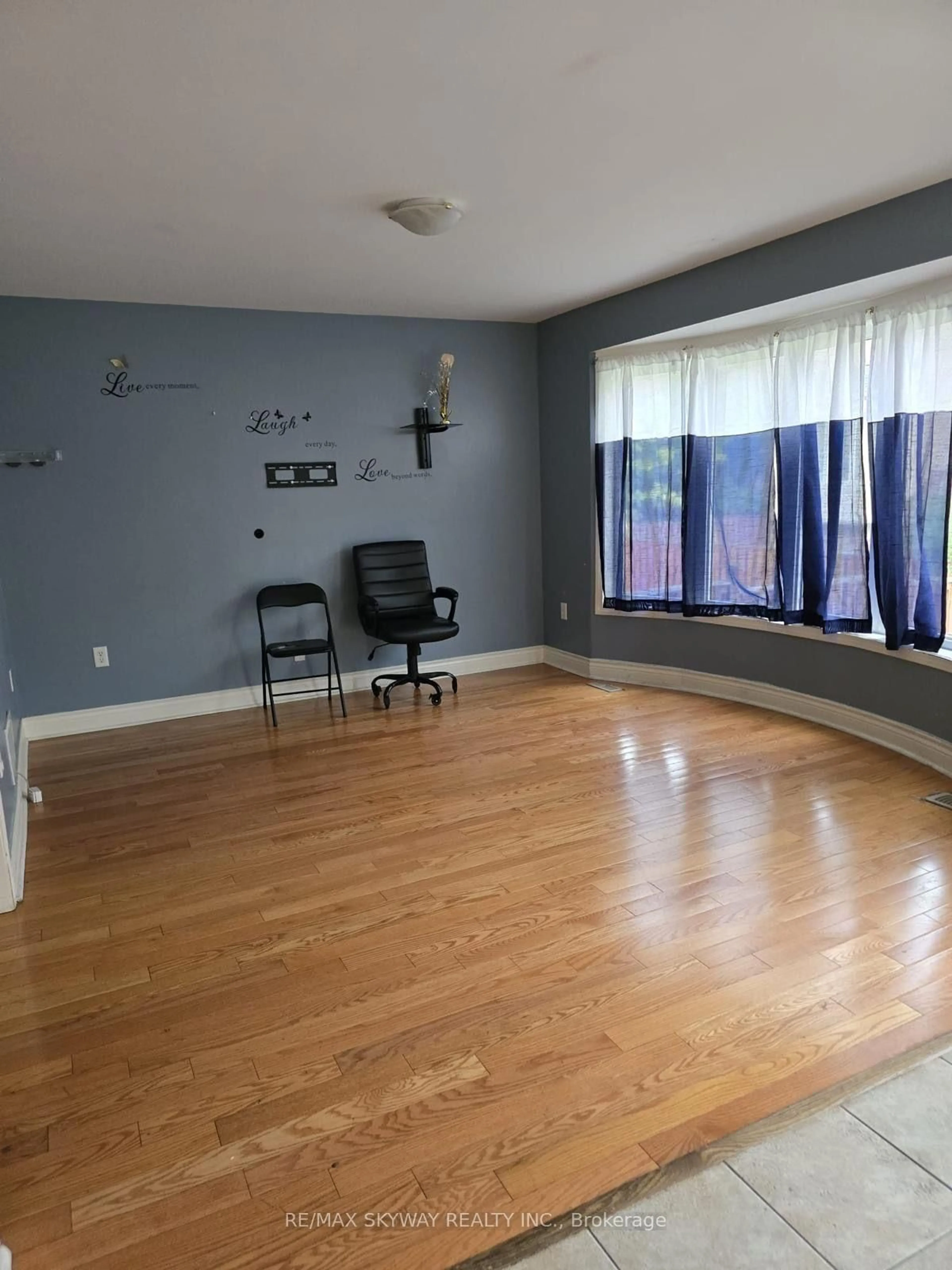 A pic of a room for 18 Long Meadow Rd, Brampton Ontario L6P 2A2