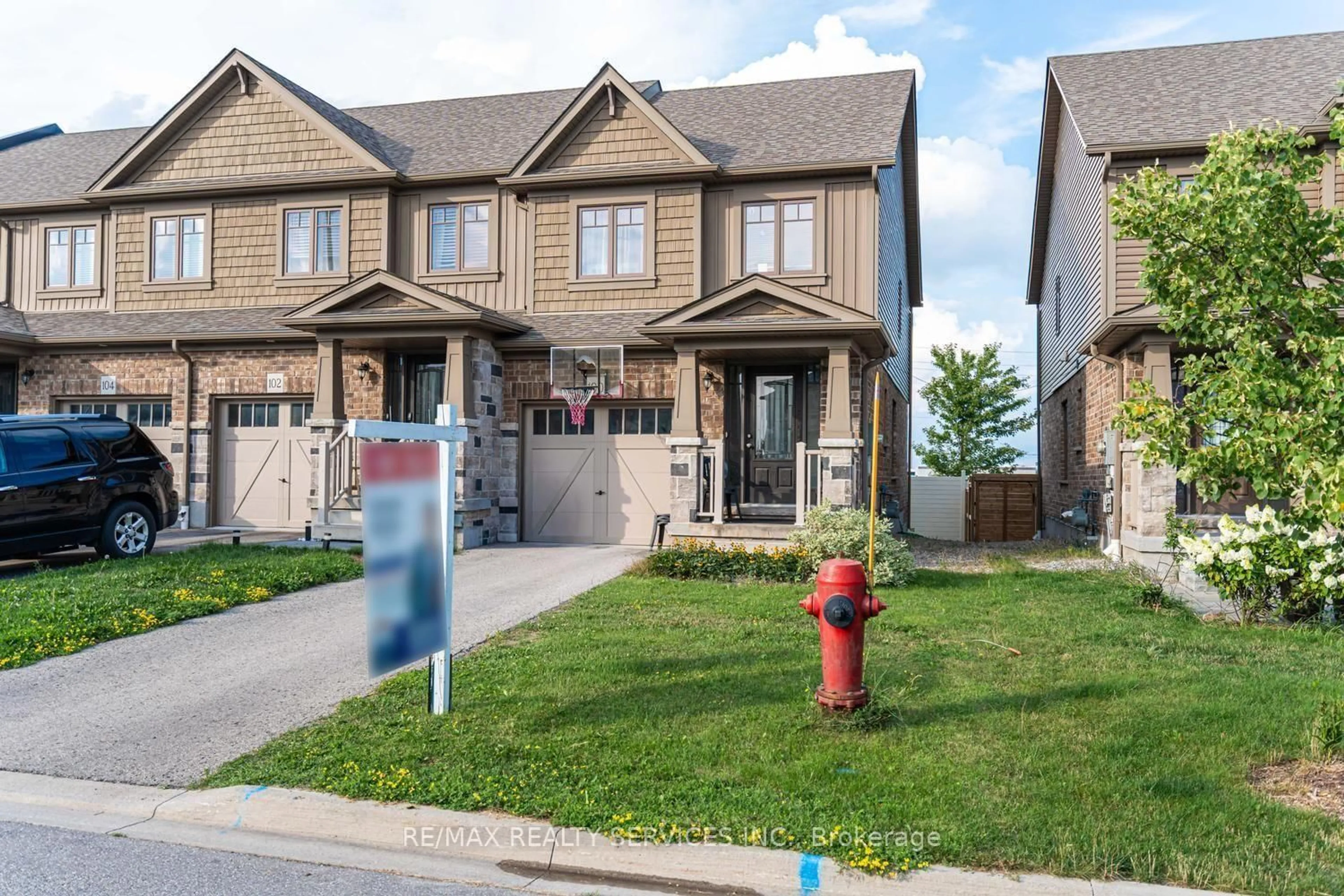 Home with brick exterior material, street for 100 Winterton Crt, Orangeville Ontario L9W 6Z7