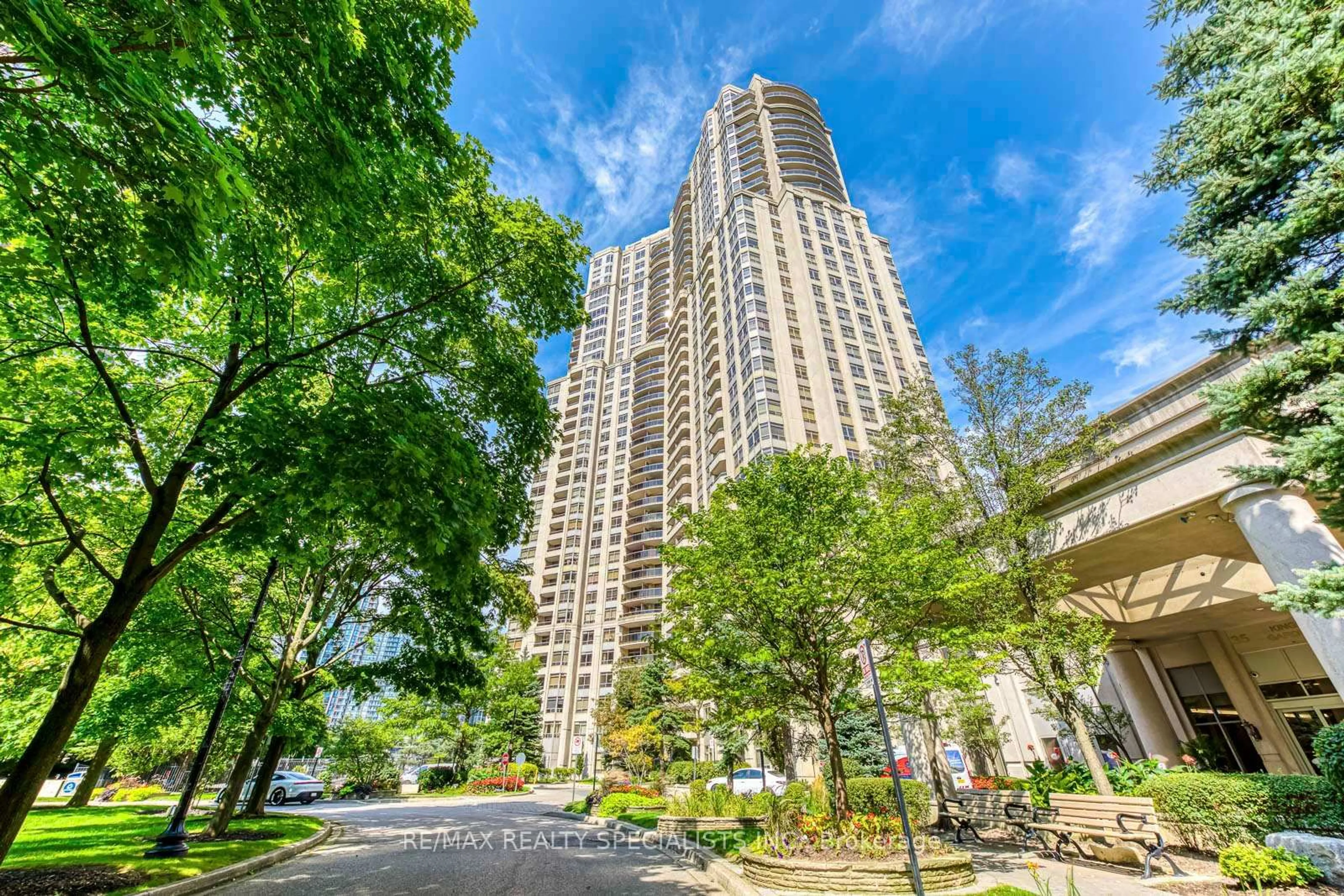 Patio, street for 35 Kingsbridge Garden Circ #3005, Mississauga Ontario L5R 3Z5
