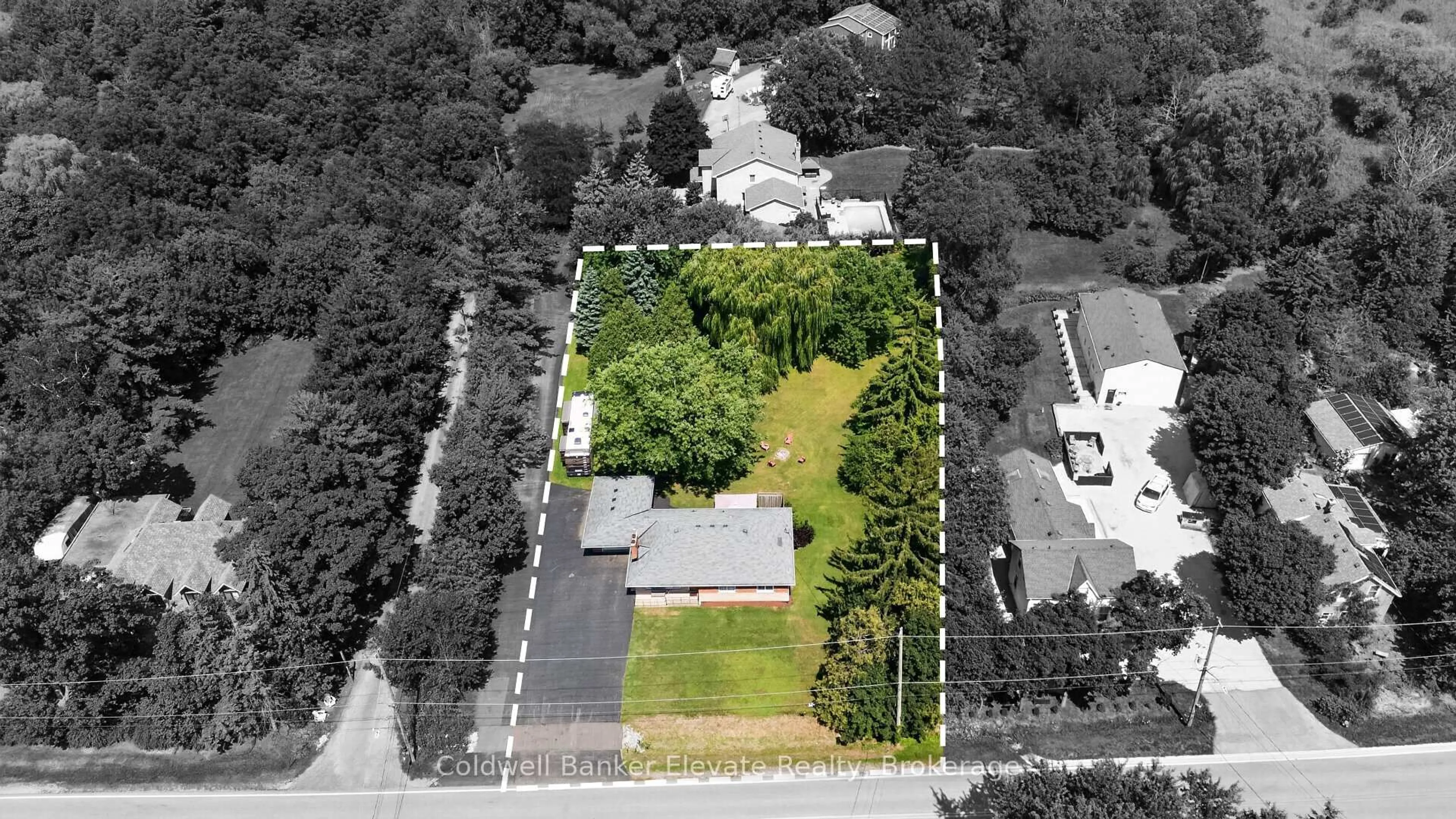 A pic from outside/outdoor area/front of a property/back of a property/a pic from drone, street for 81 Tremaine Rd, Milton Ontario L9T 2W8