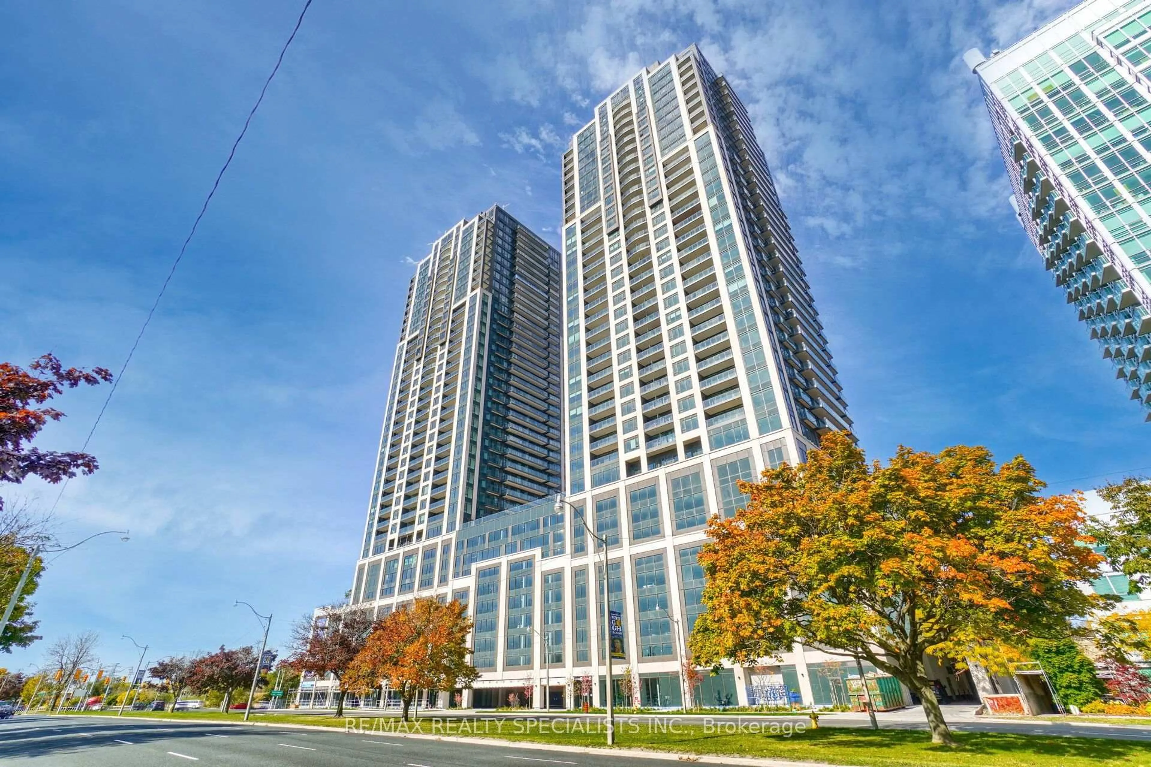 Indoor foyer for 1926 Lake Shore Blvd #2711, Toronto Ontario M6S 1A1