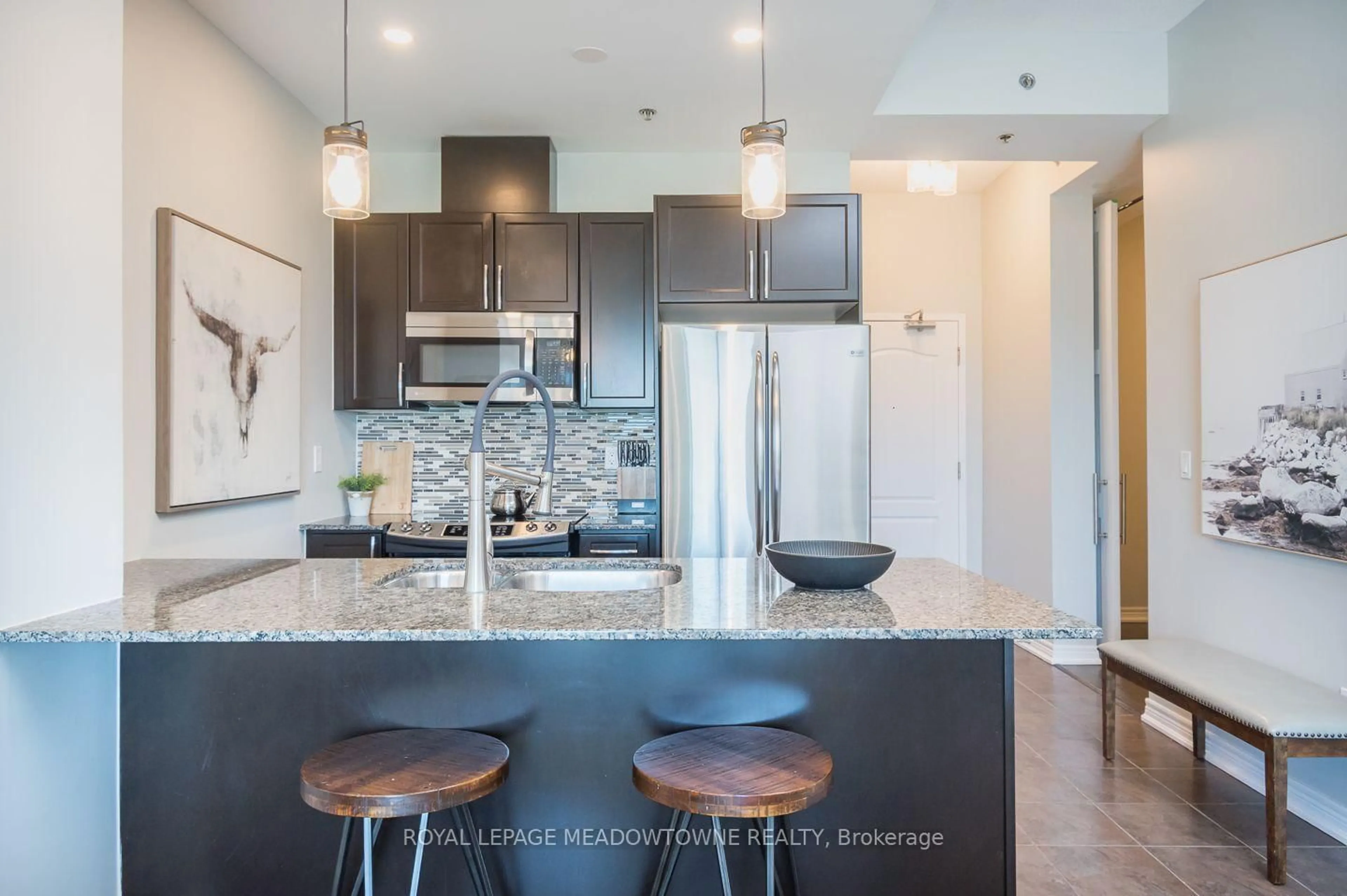 Open concept kitchen, ceramic/tile floor for 1419 Costigan Rd #607, Milton Ontario L9T 2L4
