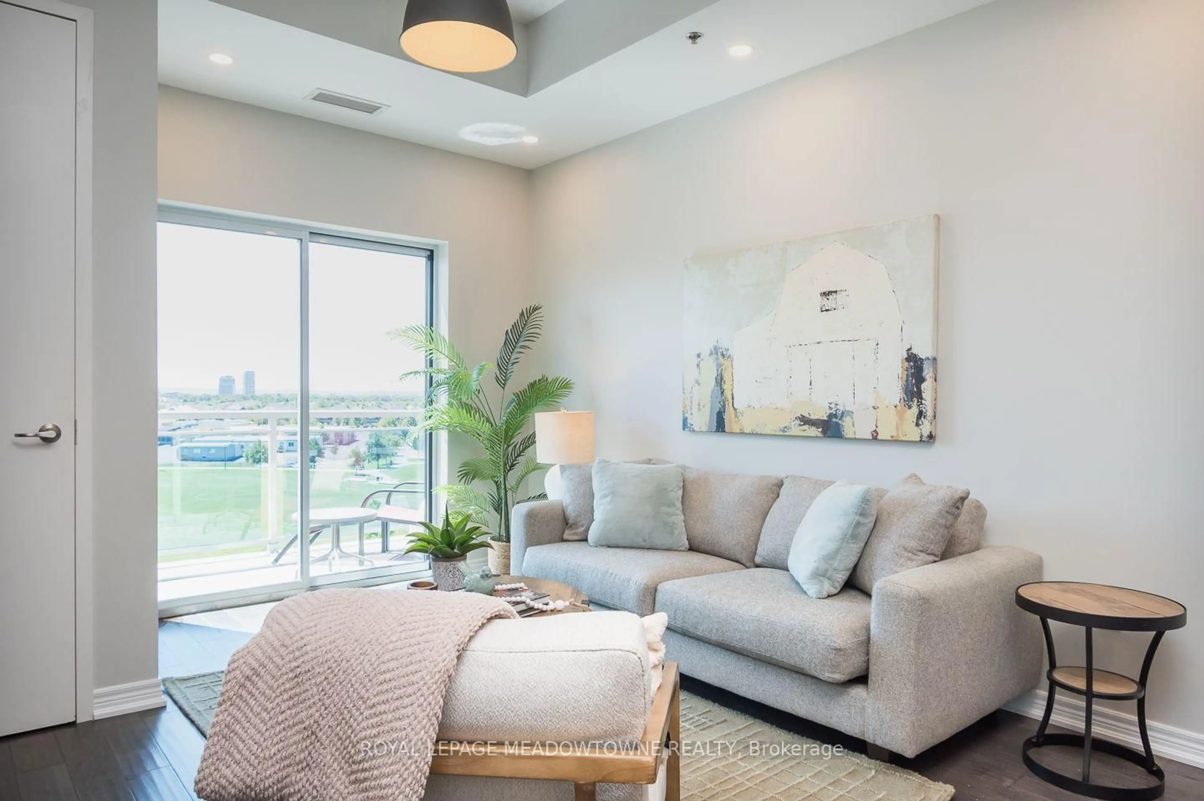 Living room with furniture, unknown for 1419 Costigan Rd #607, Milton Ontario L9T 2L4