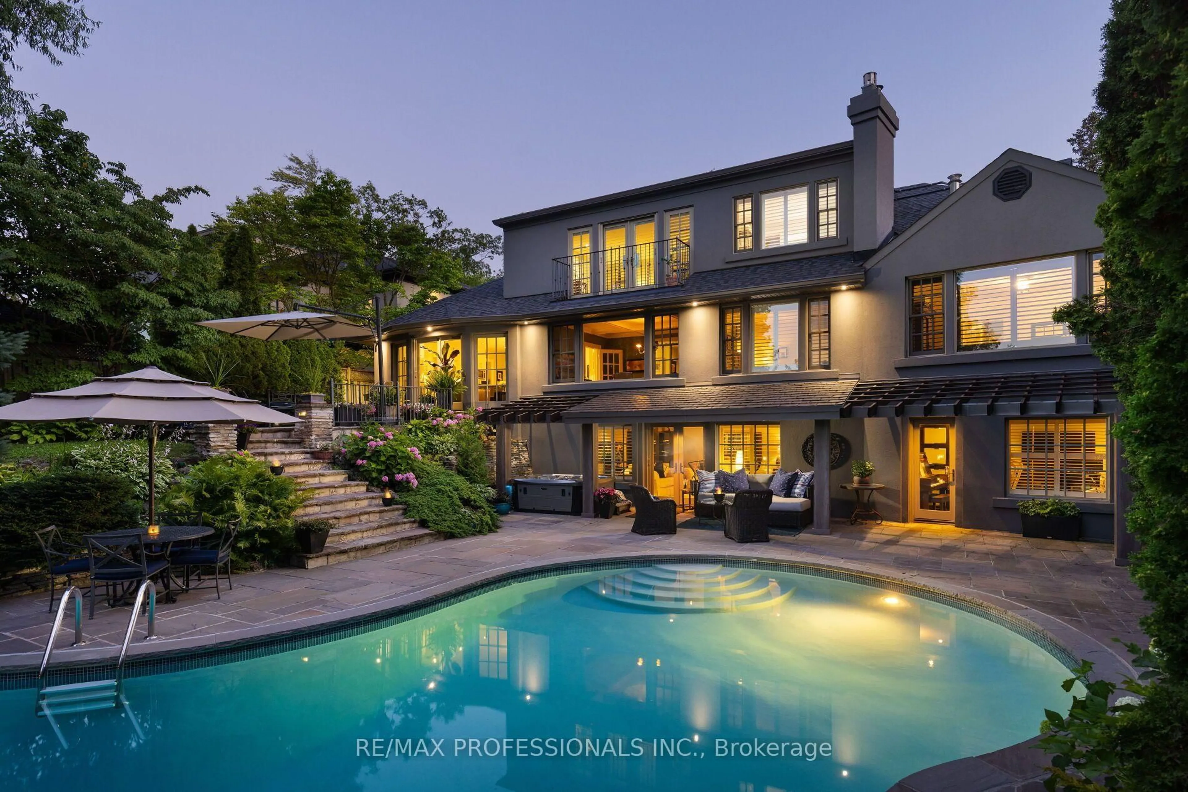 Pool for 19 The Kingsway, Toronto Ontario M8X 2S9