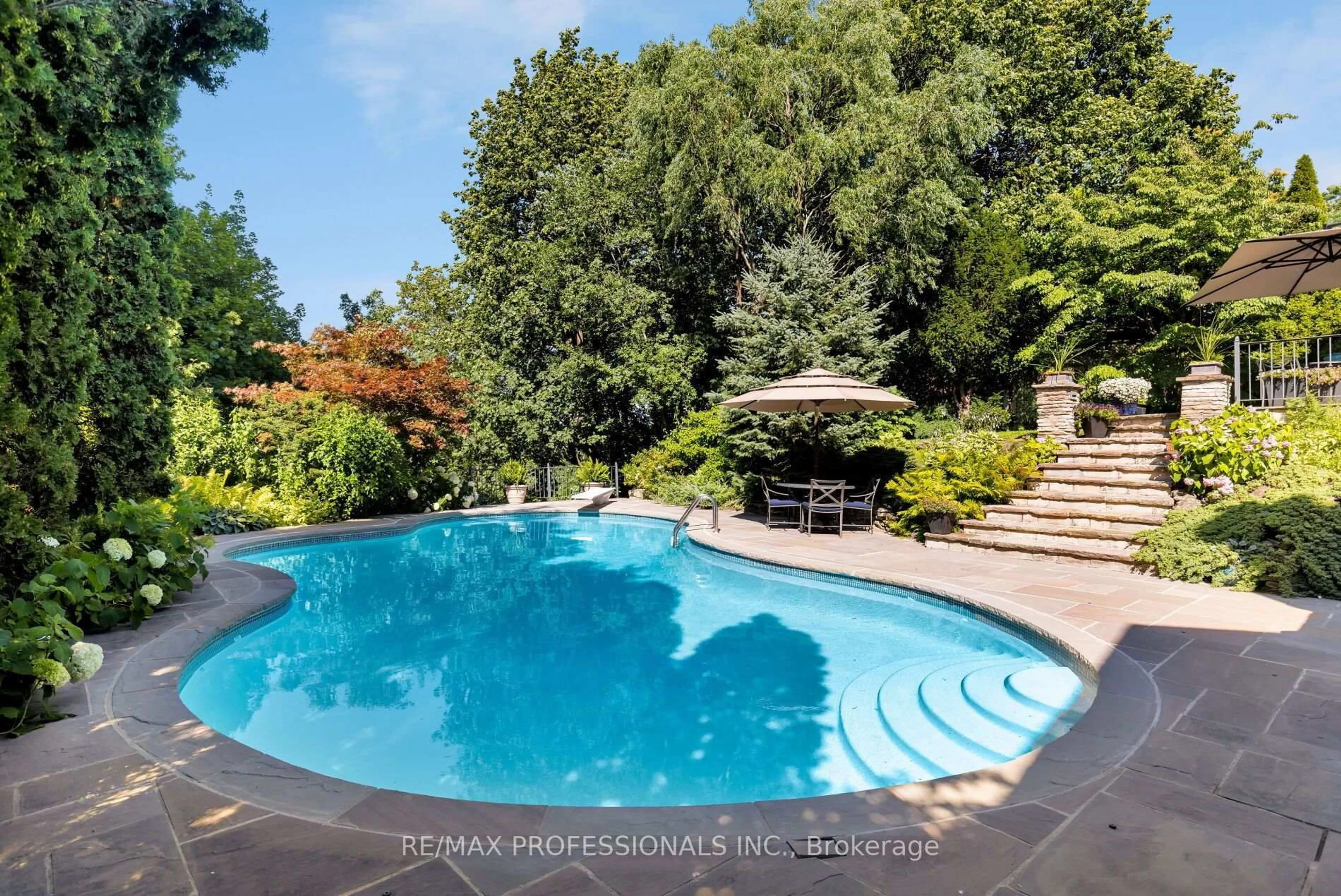 Pool for 19 The Kingsway, Toronto Ontario M8X 2S9